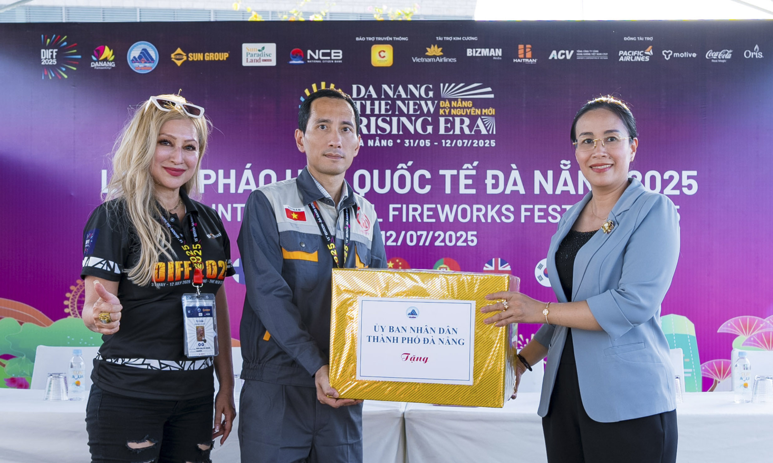 Chờ đón đêm pháo hoa “Nghệ thuật sáng tạo” giữa hai đội Việt Nam và Ba Lan - ảnh 14