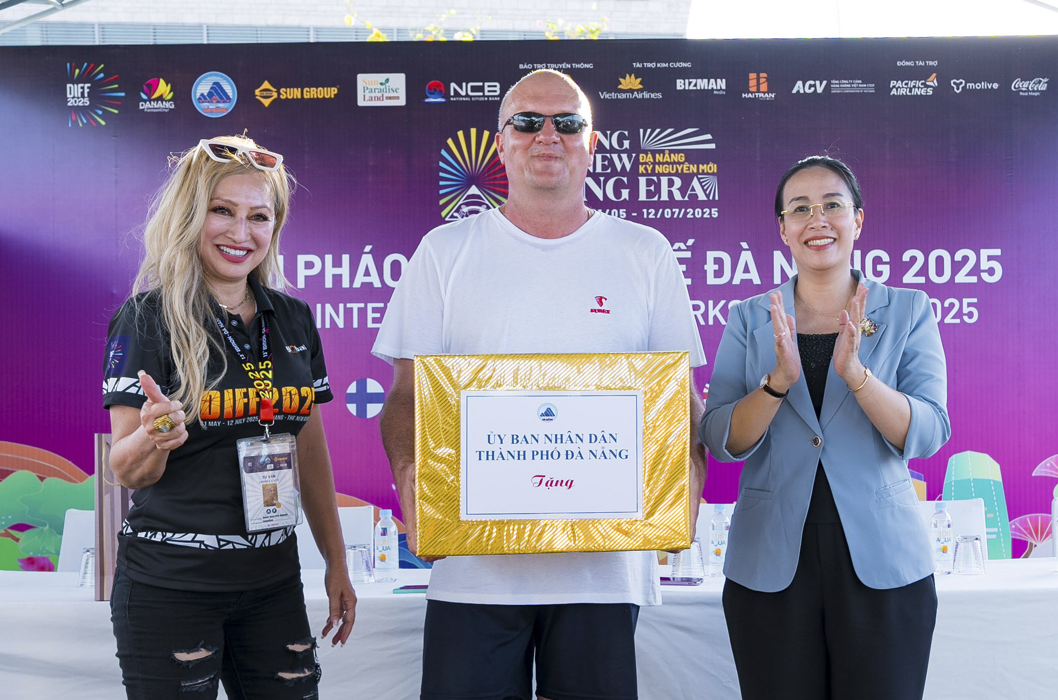 Chờ đón đêm pháo hoa “Nghệ thuật sáng tạo” giữa hai đội Việt Nam và Ba Lan - ảnh 13