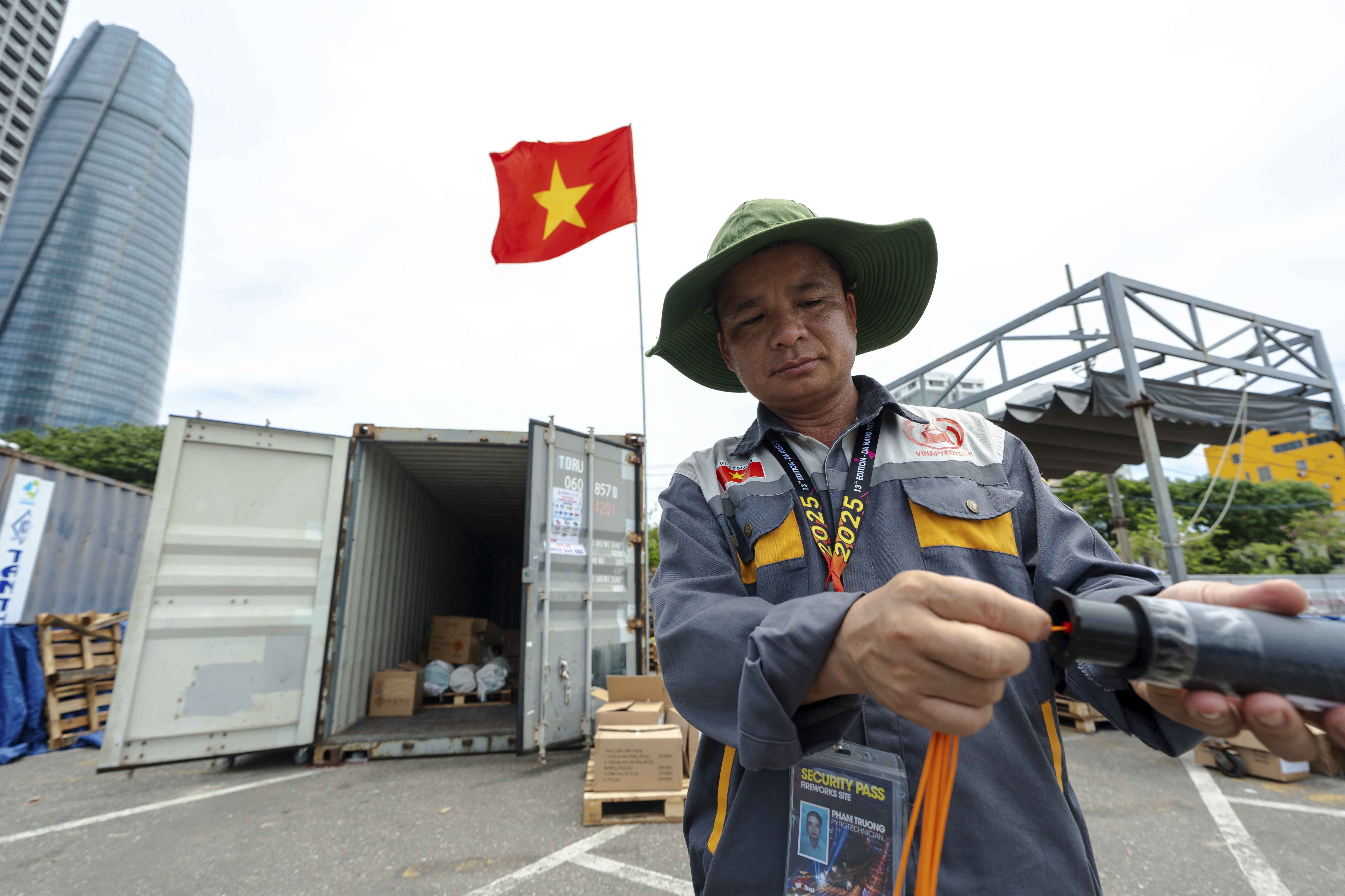 Chờ đón đêm pháo hoa “Nghệ thuật sáng tạo” giữa hai đội Việt Nam và Ba Lan - ảnh 3