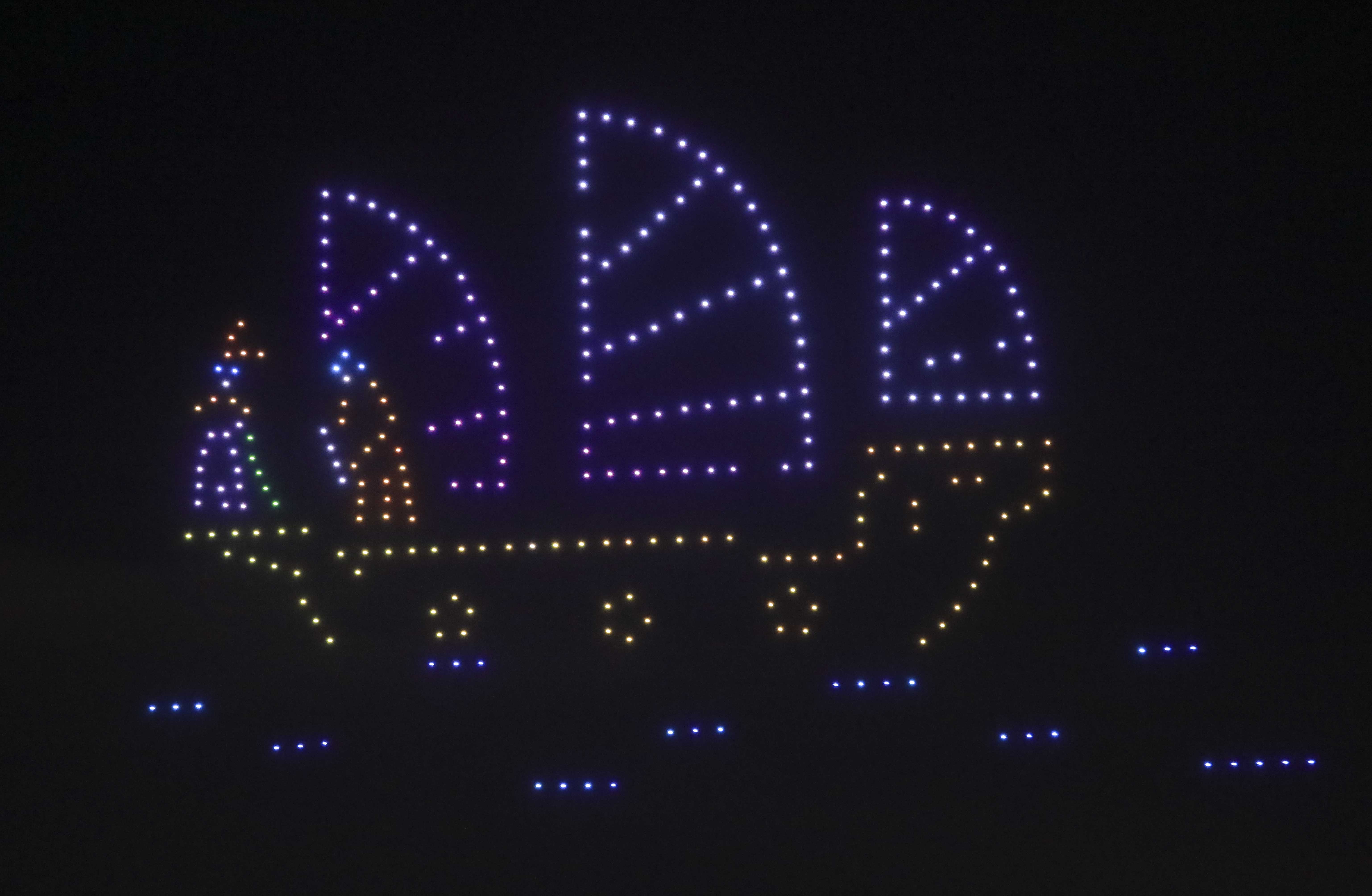 Mãn nhãn màn trình diễn 600 drone “Hào quang di sản” trên bầu trời Hội An - ảnh 9