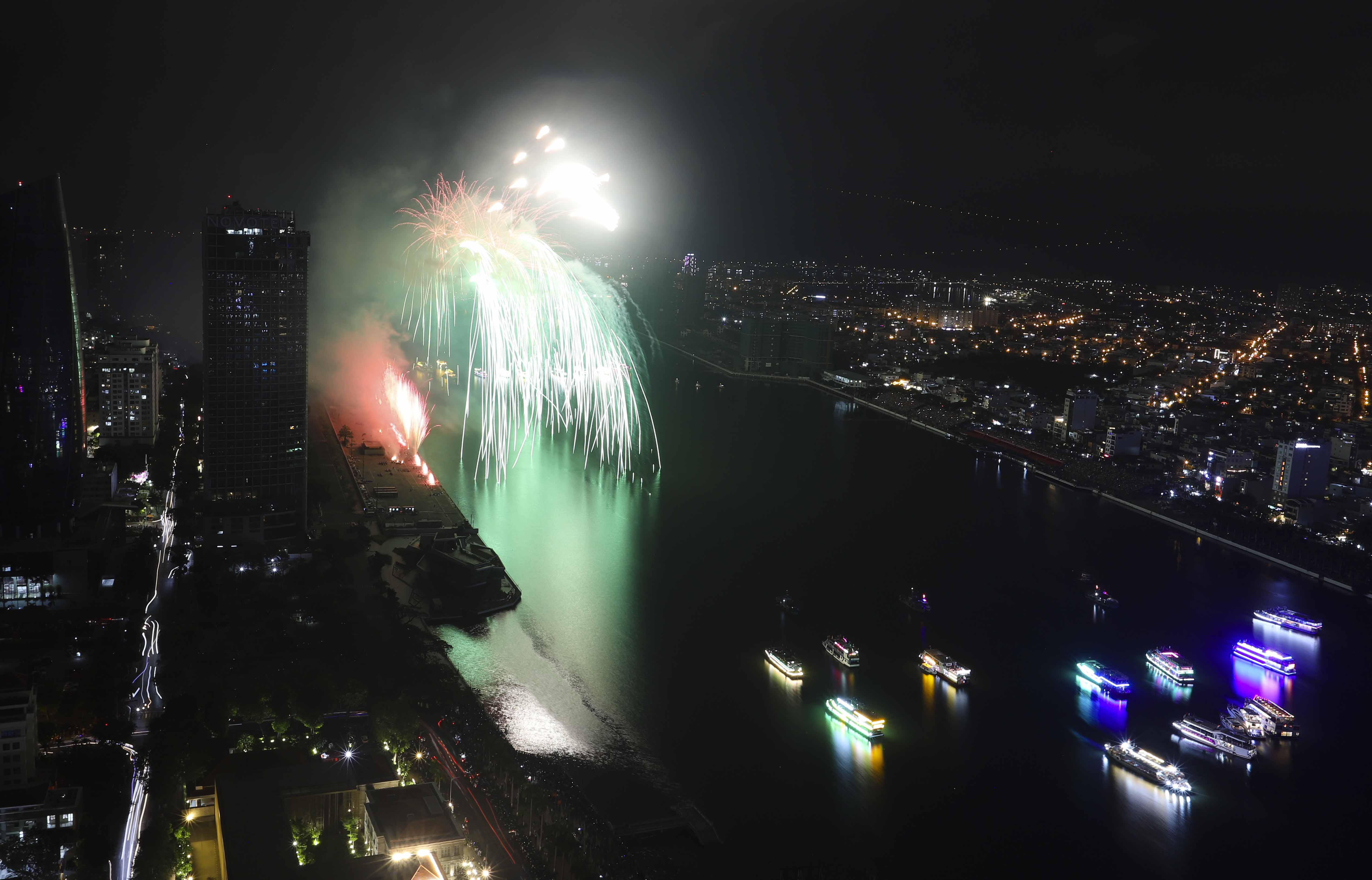 Bùng nổ cảm xúc với đêm pháo hoa “Nghệ thuật sáng tạo” - ảnh 10