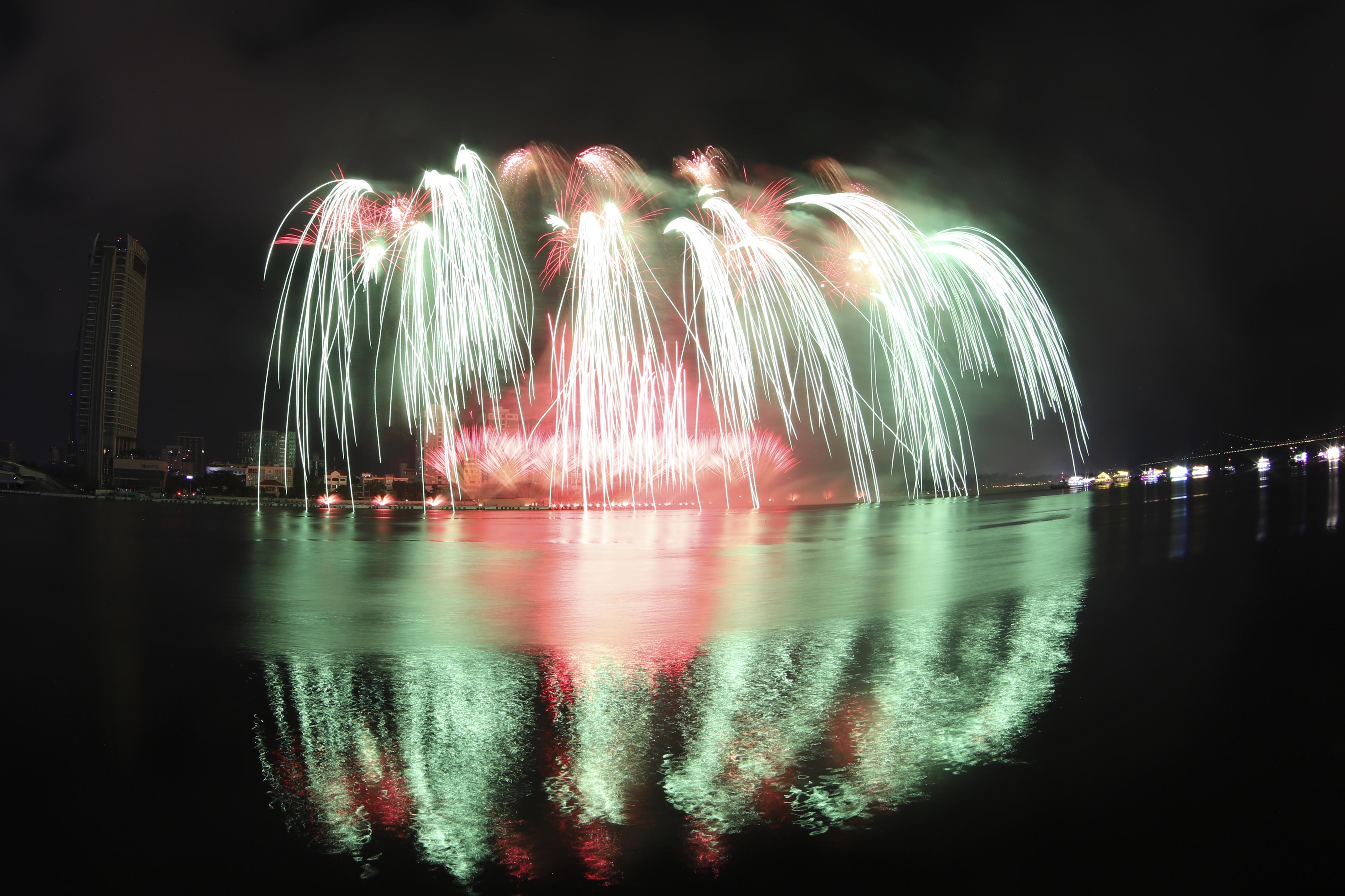 Bùng nổ cảm xúc với đêm pháo hoa “Nghệ thuật sáng tạo” - ảnh 7