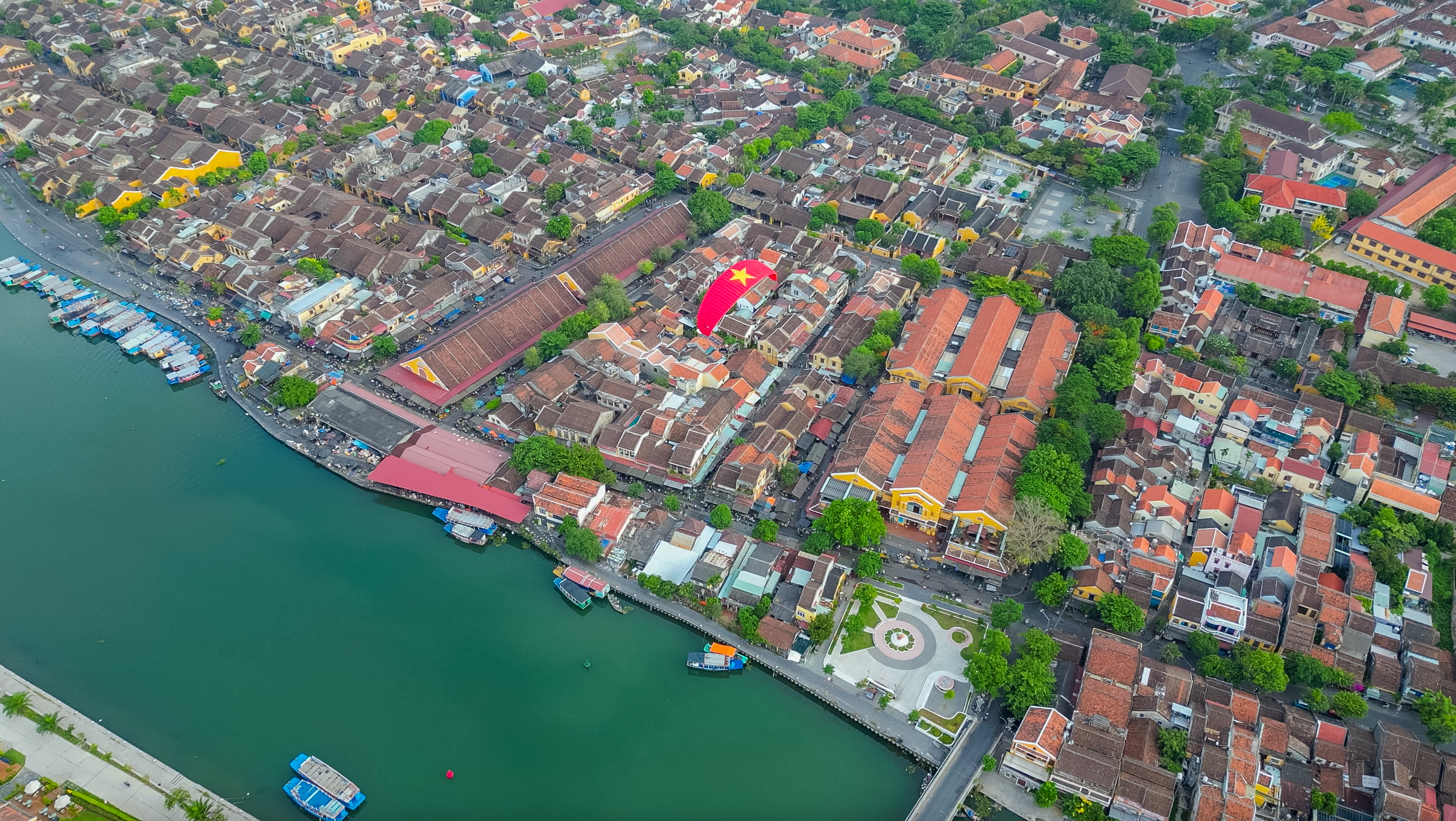 Mãn nhãn màn trình diễn 600 drone “Hào quang di sản” trên bầu trời Hội An - ảnh 12