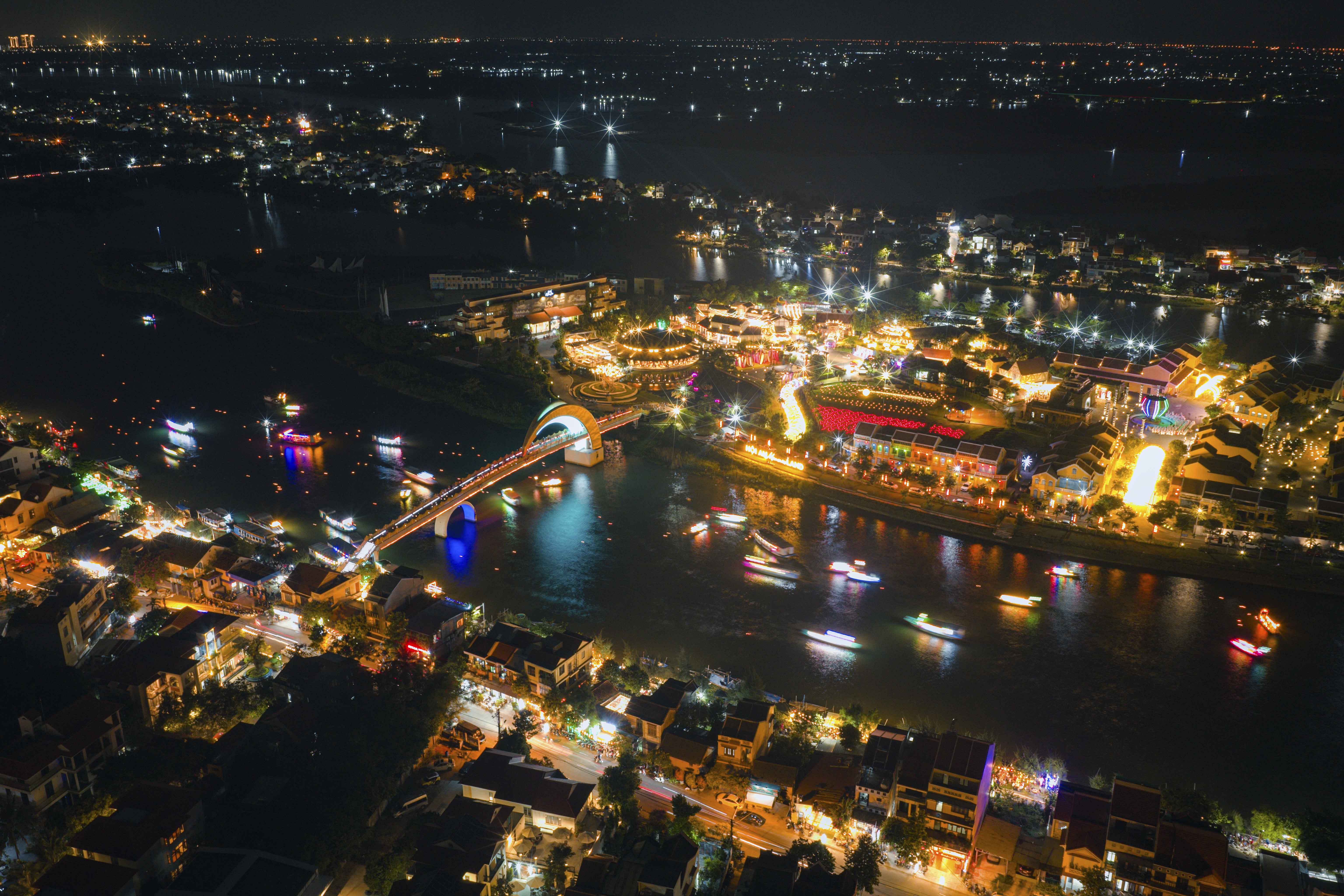 Mãn nhãn màn trình diễn 600 drone “Hào quang di sản” trên bầu trời Hội An - ảnh 3