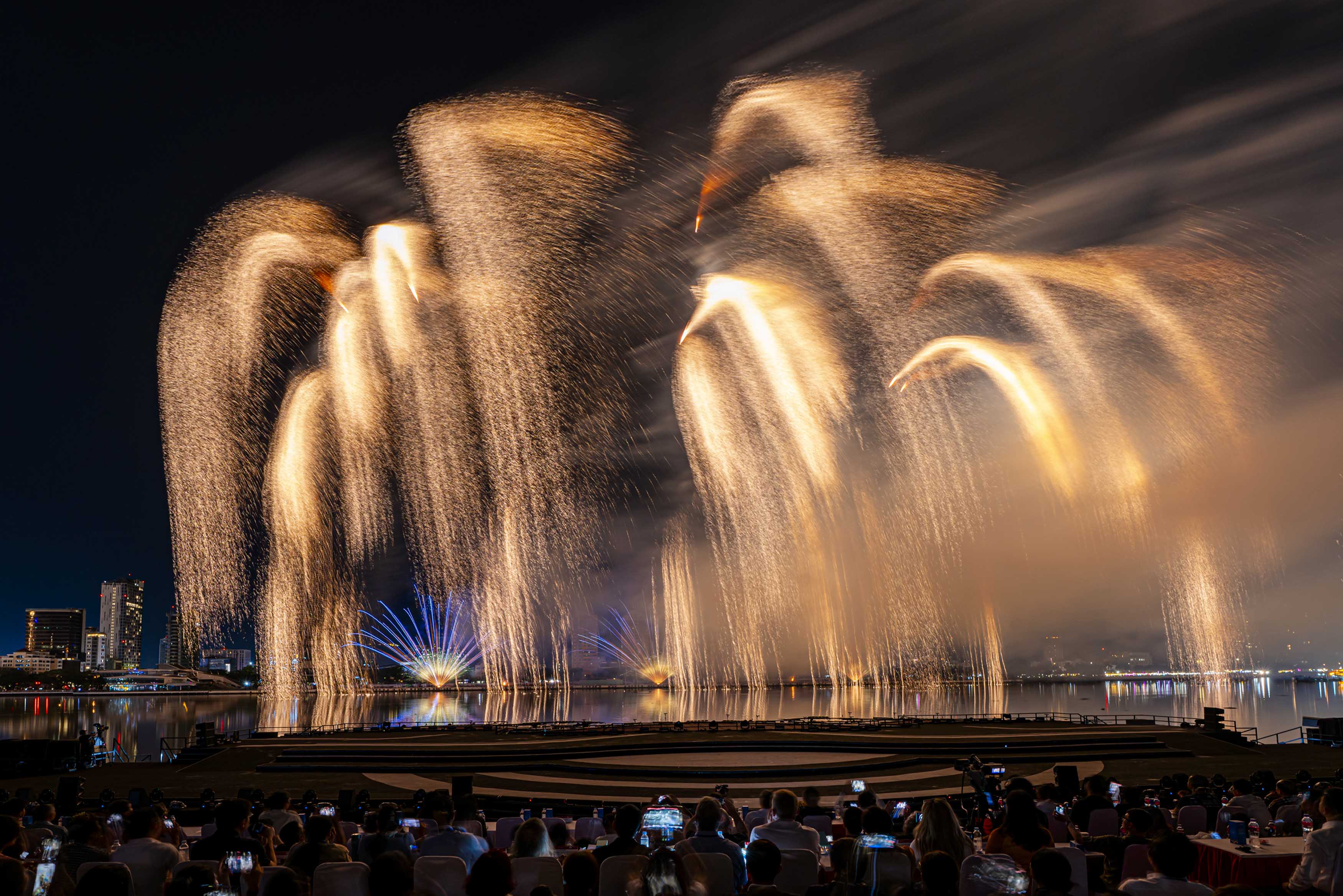 Canada ma thuật, Trung Quốc “du ký” bằng ánh sáng - ảnh 6