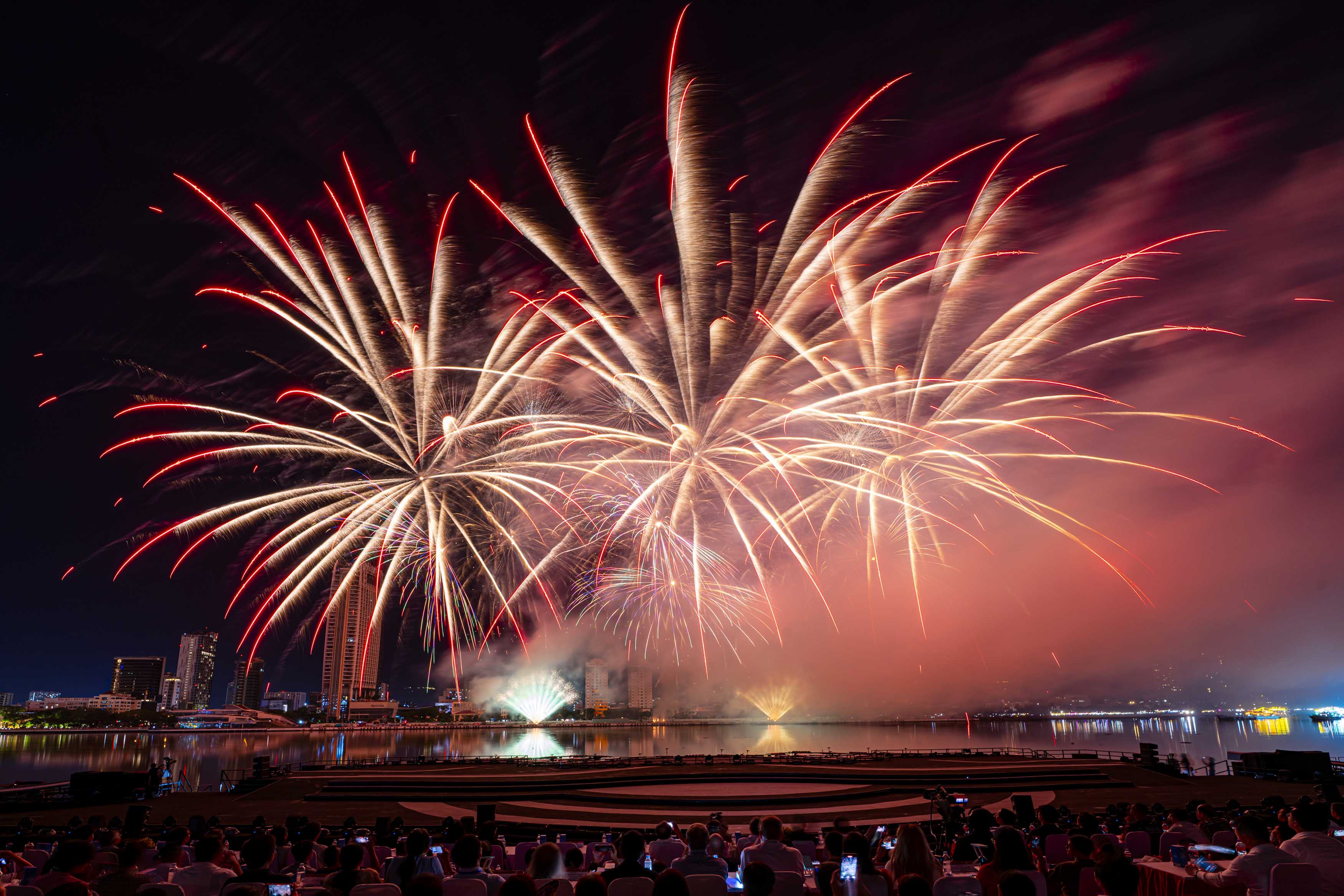 Canada ma thuật, Trung Quốc “du ký” bằng ánh sáng - ảnh 7