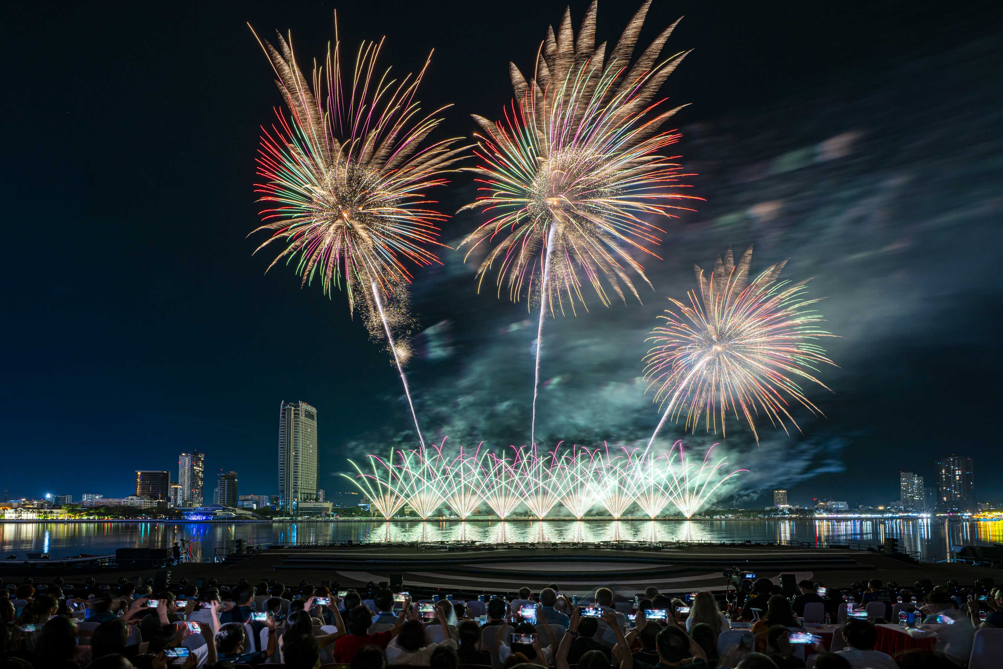 Canada ma thuật, Trung Quốc “du ký” bằng ánh sáng - ảnh 13