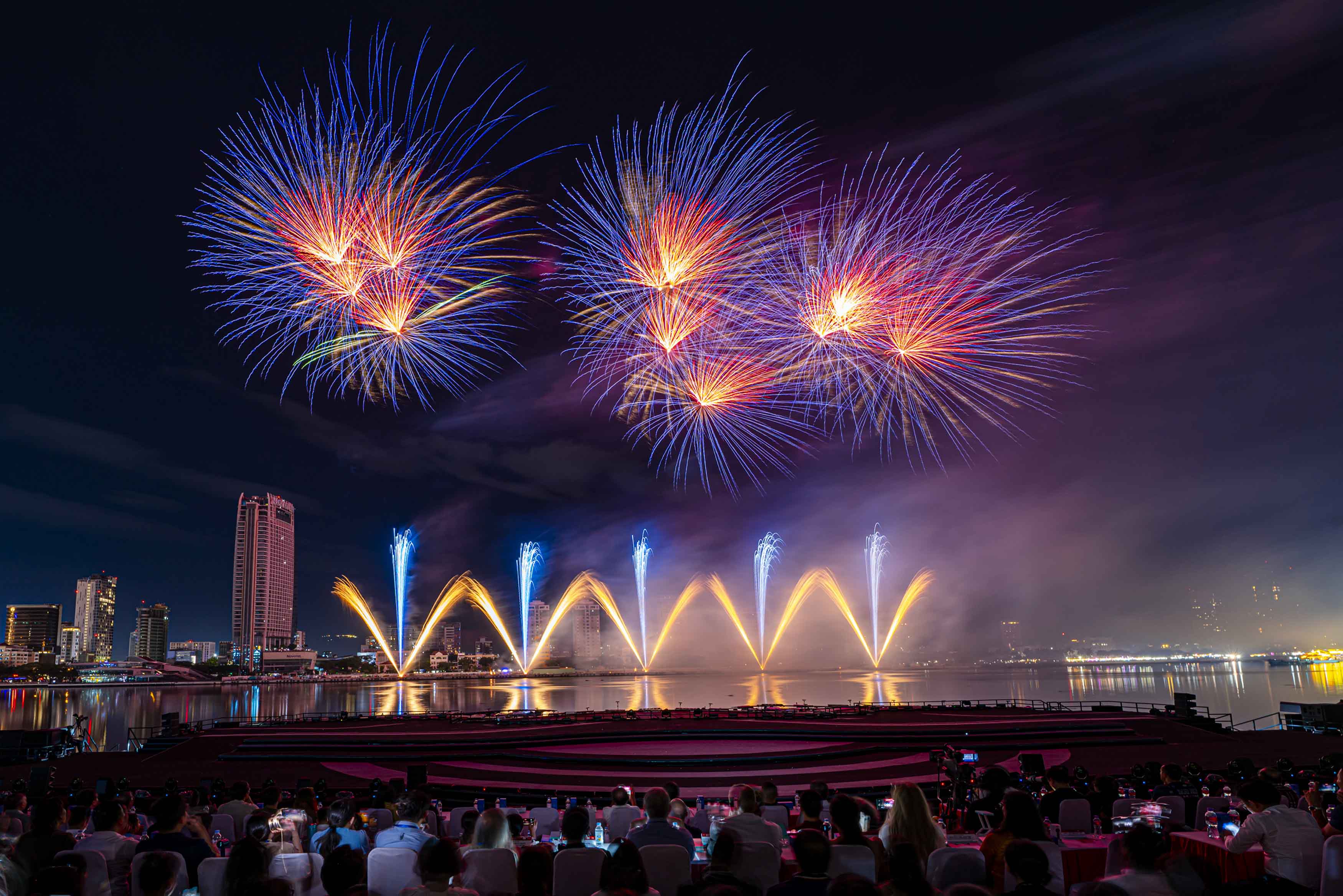 Canada ma thuật, Trung Quốc “du ký” bằng ánh sáng - ảnh 12