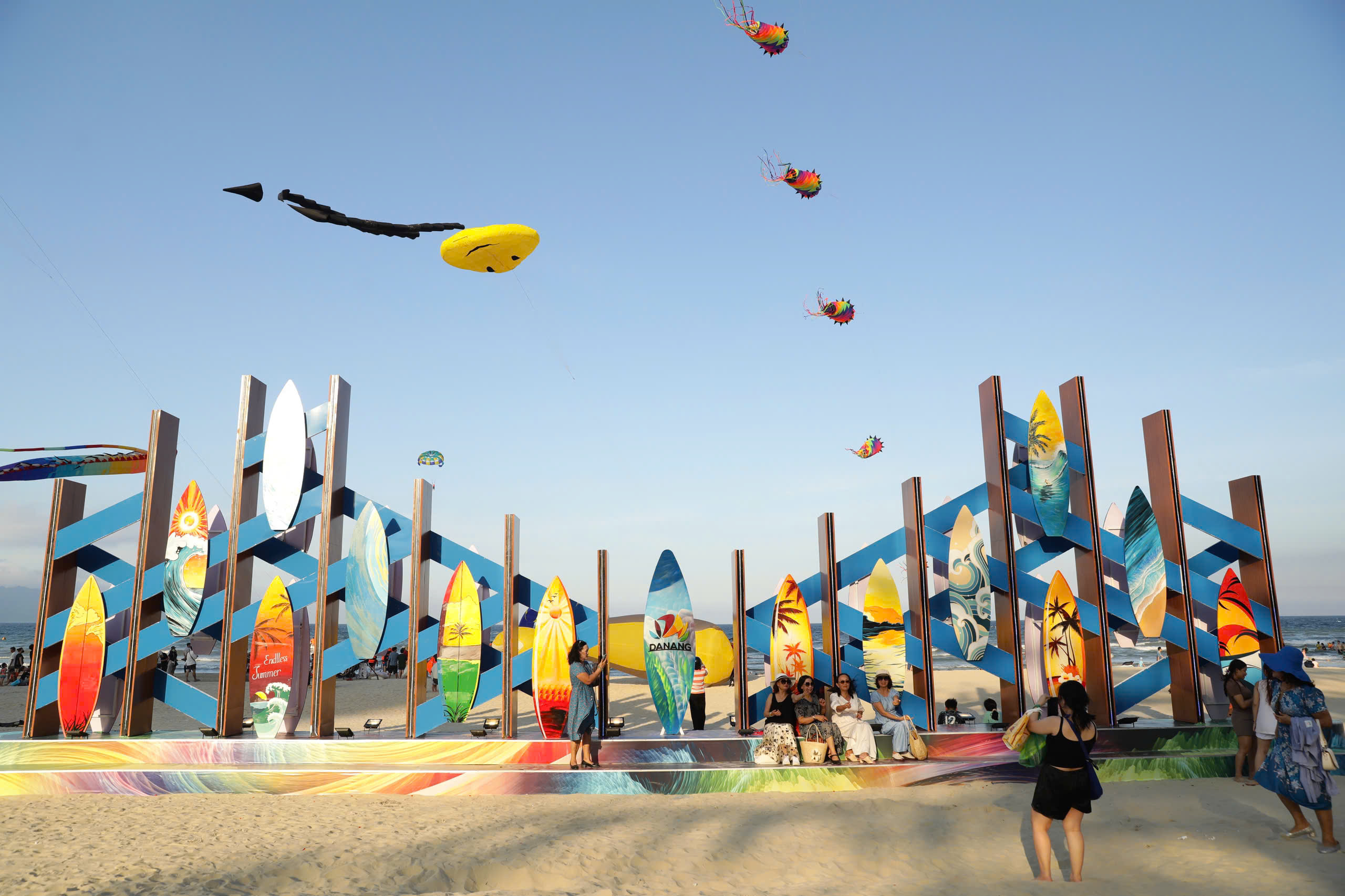 “Sắc màu nghệ thuật biển” - Không gian check-in rực rỡ giữa lòng Đà Nẵng - ảnh 2