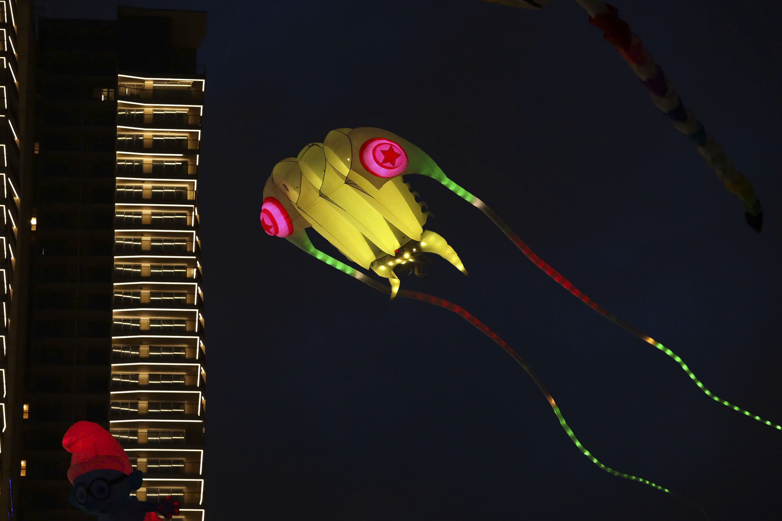 Diều LED thắp sáng bầu trời Đà Nẵng trong mùa lễ hội rực rỡ - ảnh 10