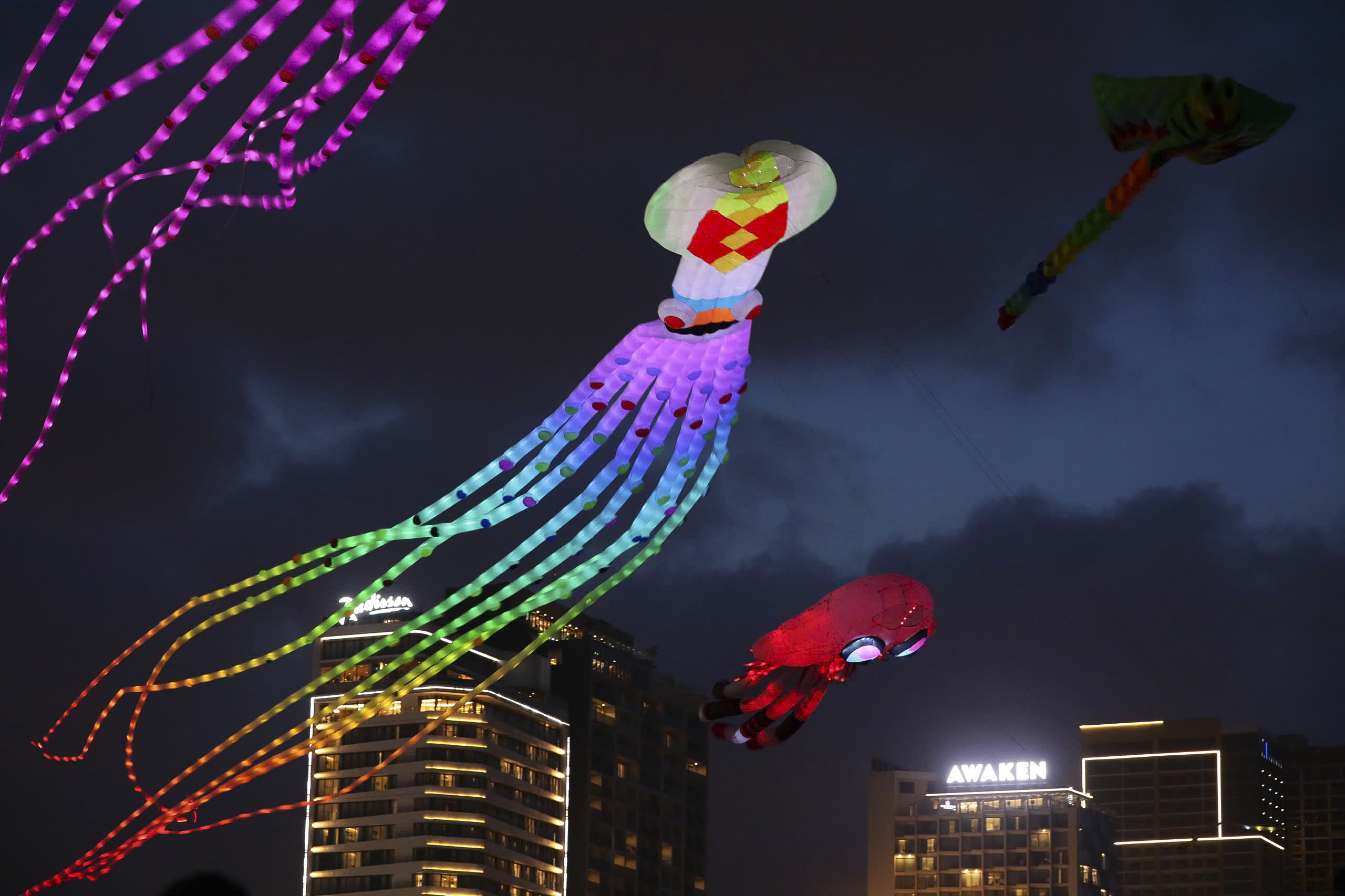 Diều LED thắp sáng bầu trời Đà Nẵng trong mùa lễ hội rực rỡ - ảnh 6