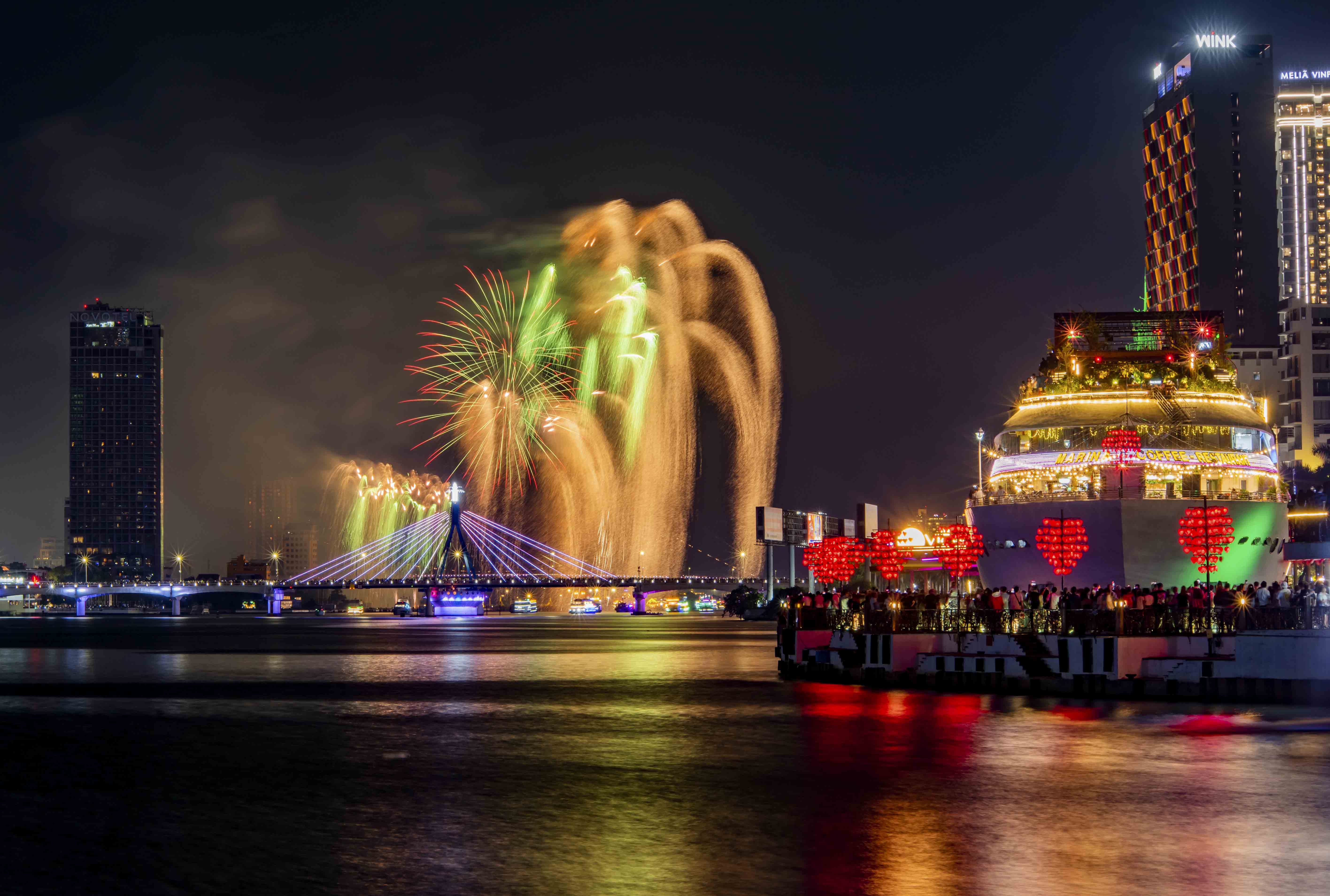 Bồ Đào Nha cháy rực, Anh gợi sóng cảm xúc trên bầu trời Đà Nẵng - ảnh 8