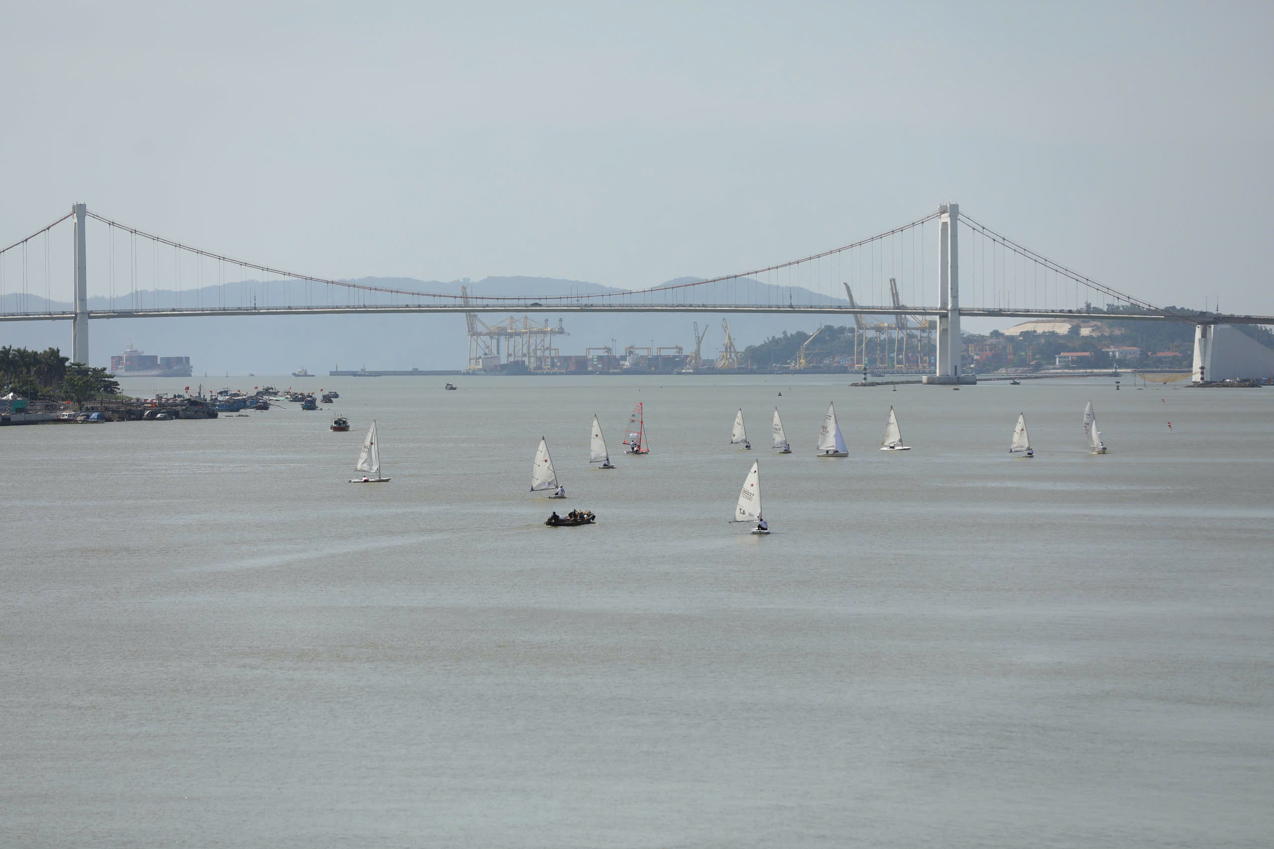 Màn trình diễn thuyền buồm độc đáo trên sông Hàn - ảnh 8