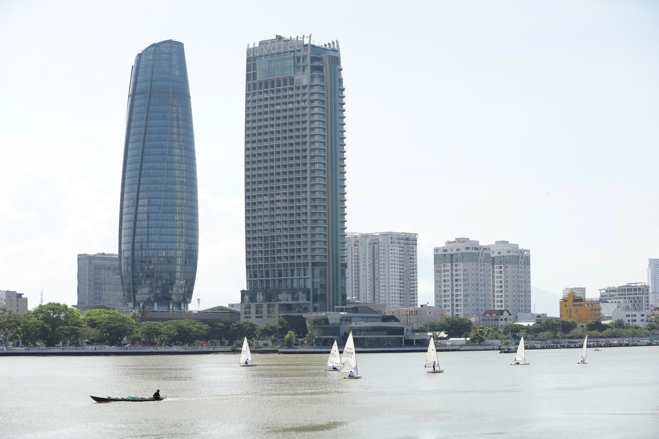 Màn trình diễn thuyền buồm độc đáo trên sông Hàn - ảnh 6