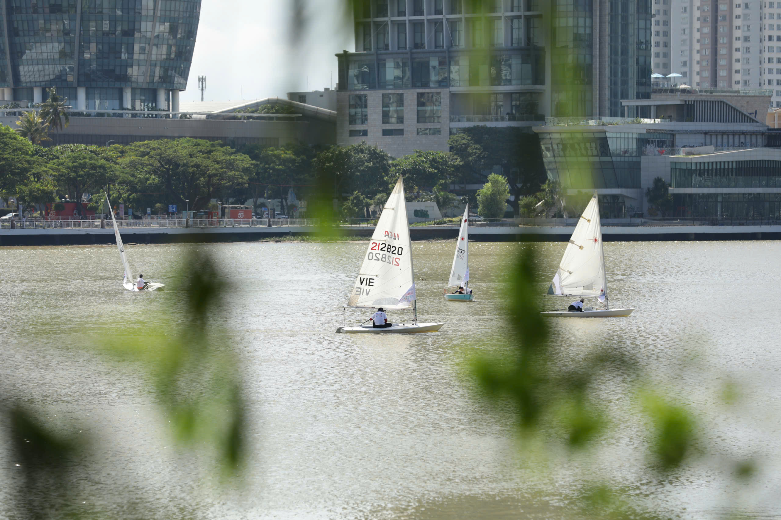 Màn trình diễn thuyền buồm độc đáo trên sông Hàn - ảnh 5