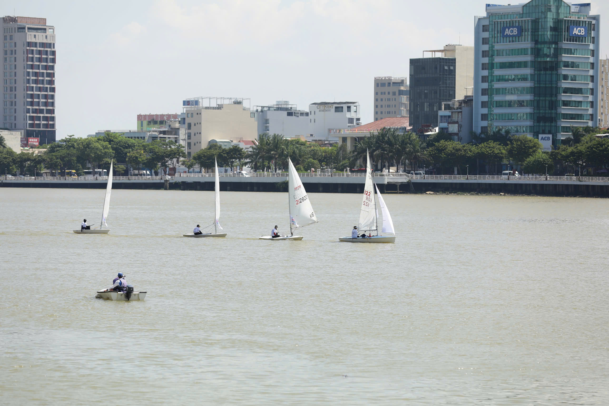 Màn trình diễn thuyền buồm độc đáo trên sông Hàn - ảnh 10