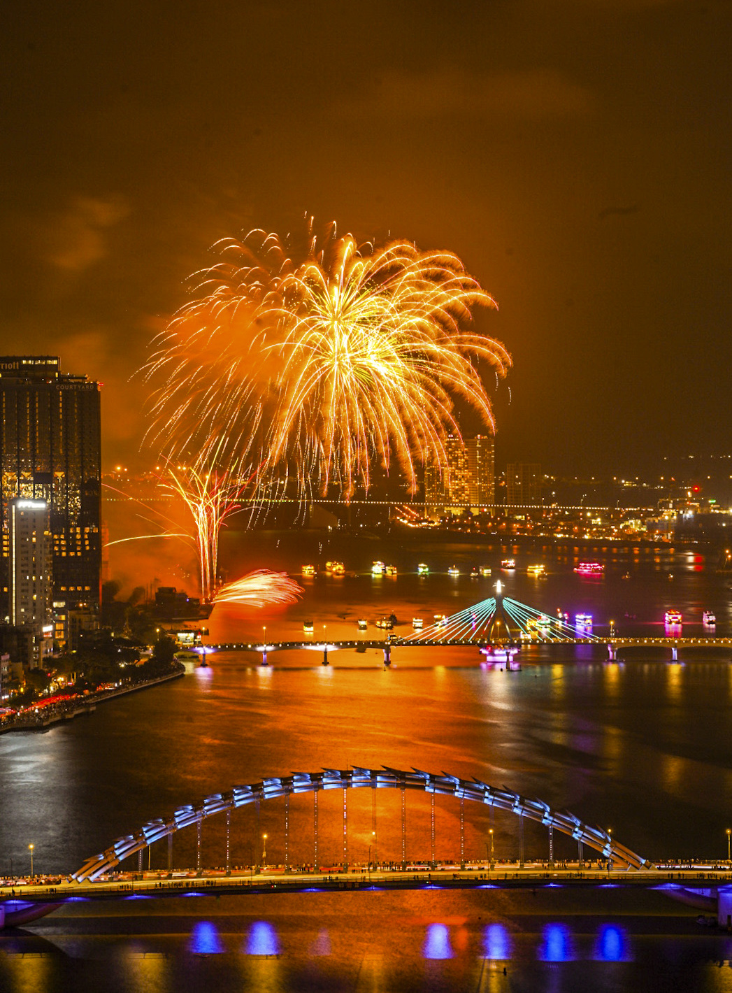 Bồ Đào Nha cháy rực, Anh gợi sóng cảm xúc trên bầu trời Đà Nẵng - ảnh 16