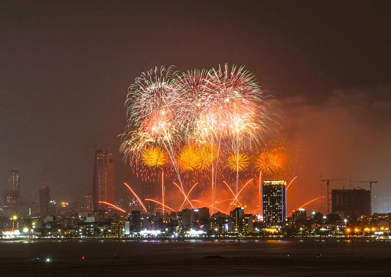 Vũ điệu rồng và bản hòa ca ánh sáng bùng nổ sông Hàn