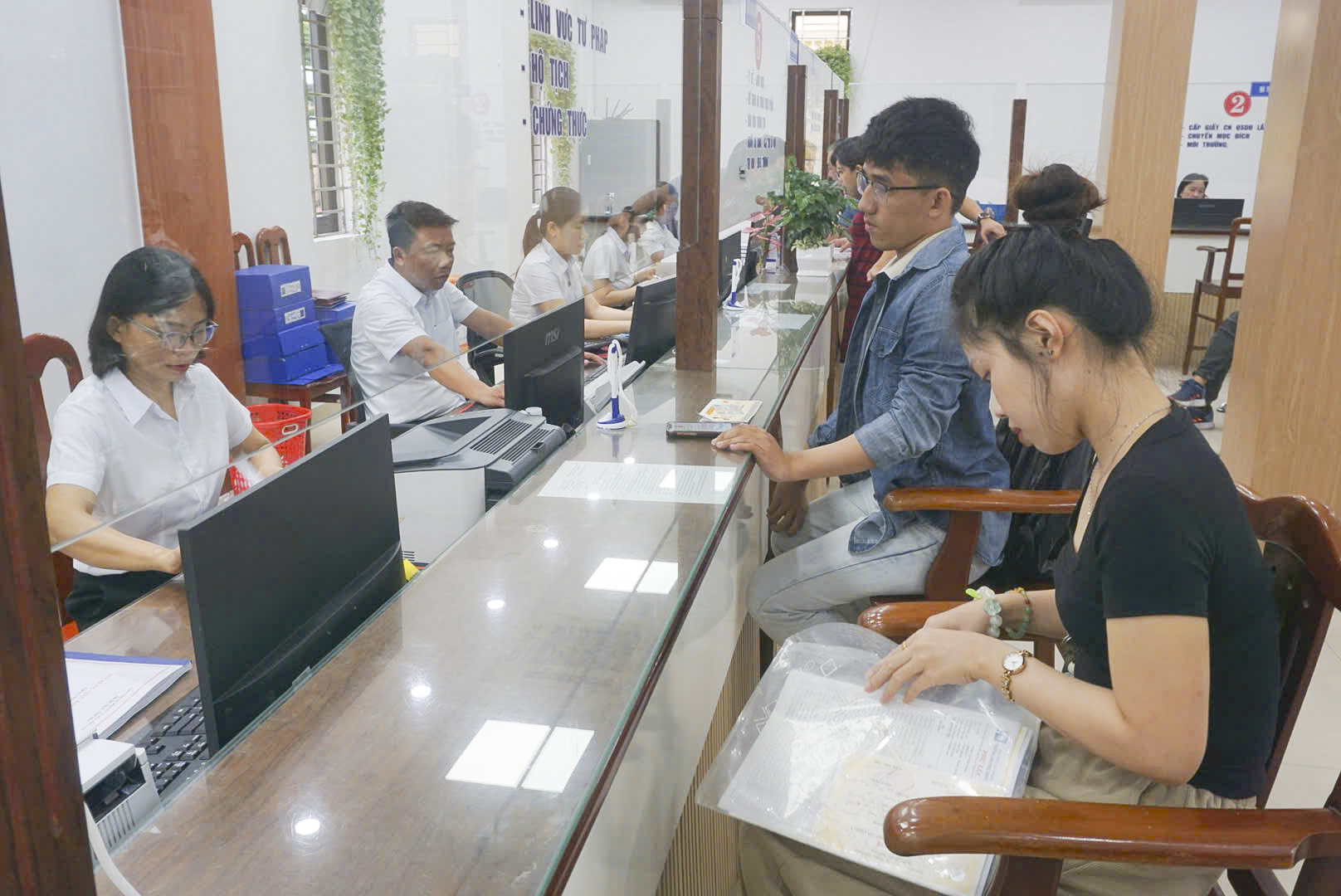 Ngày đầu vận hành chính quyền 2 cấp ở Đà Nẵng: Thông suốt, ổn định - ảnh 13