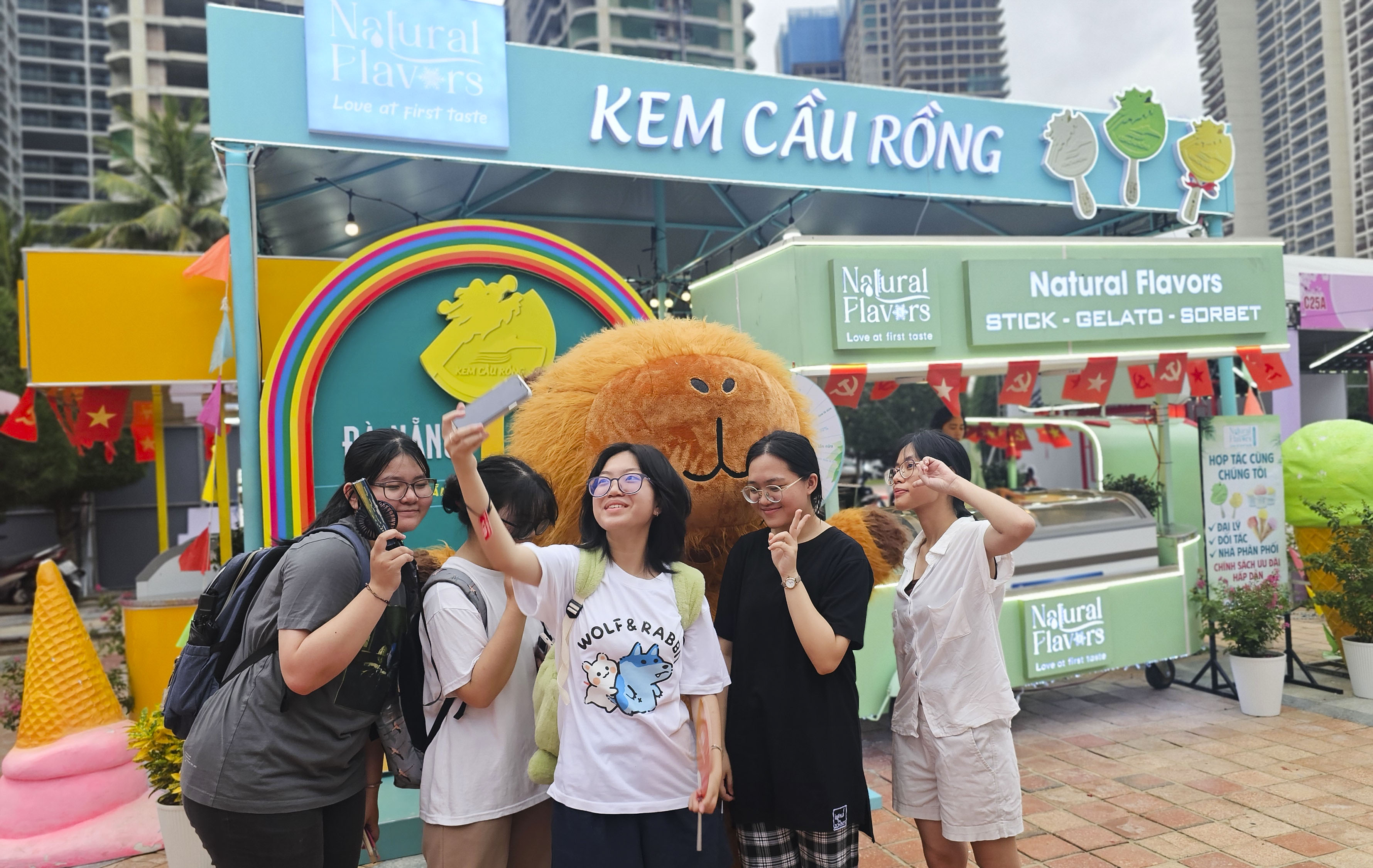 Du khách hào hứng trải nghiệm không gian văn hóa, ẩm thực tại Lễ hội Việt Nam - Nhật Bản - ảnh 10