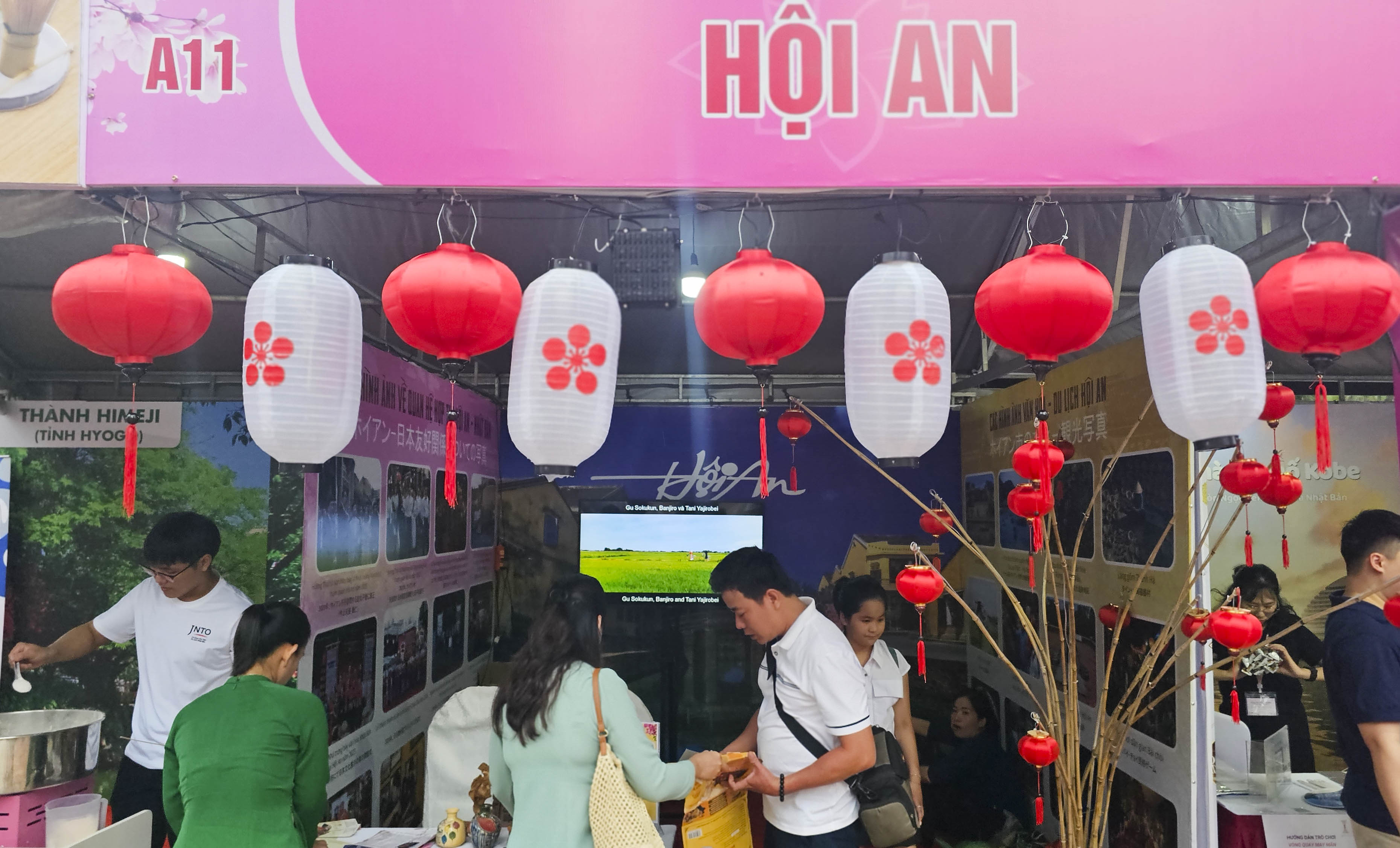 Du khách hào hứng trải nghiệm không gian văn hóa, ẩm thực tại Lễ hội Việt Nam - Nhật Bản - ảnh 5