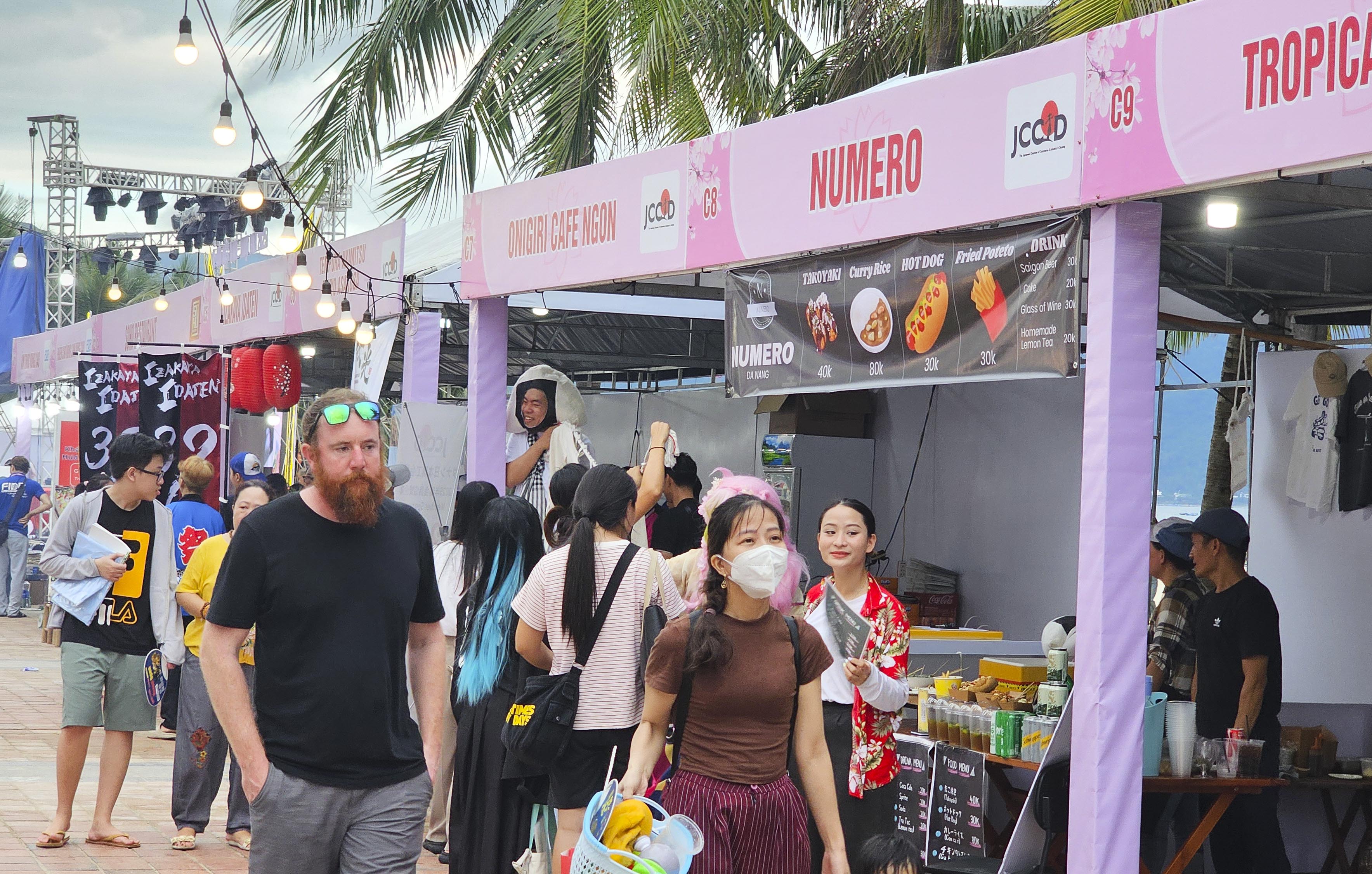 Du khách hào hứng trải nghiệm không gian văn hóa, ẩm thực tại Lễ hội Việt Nam - Nhật Bản - ảnh 16