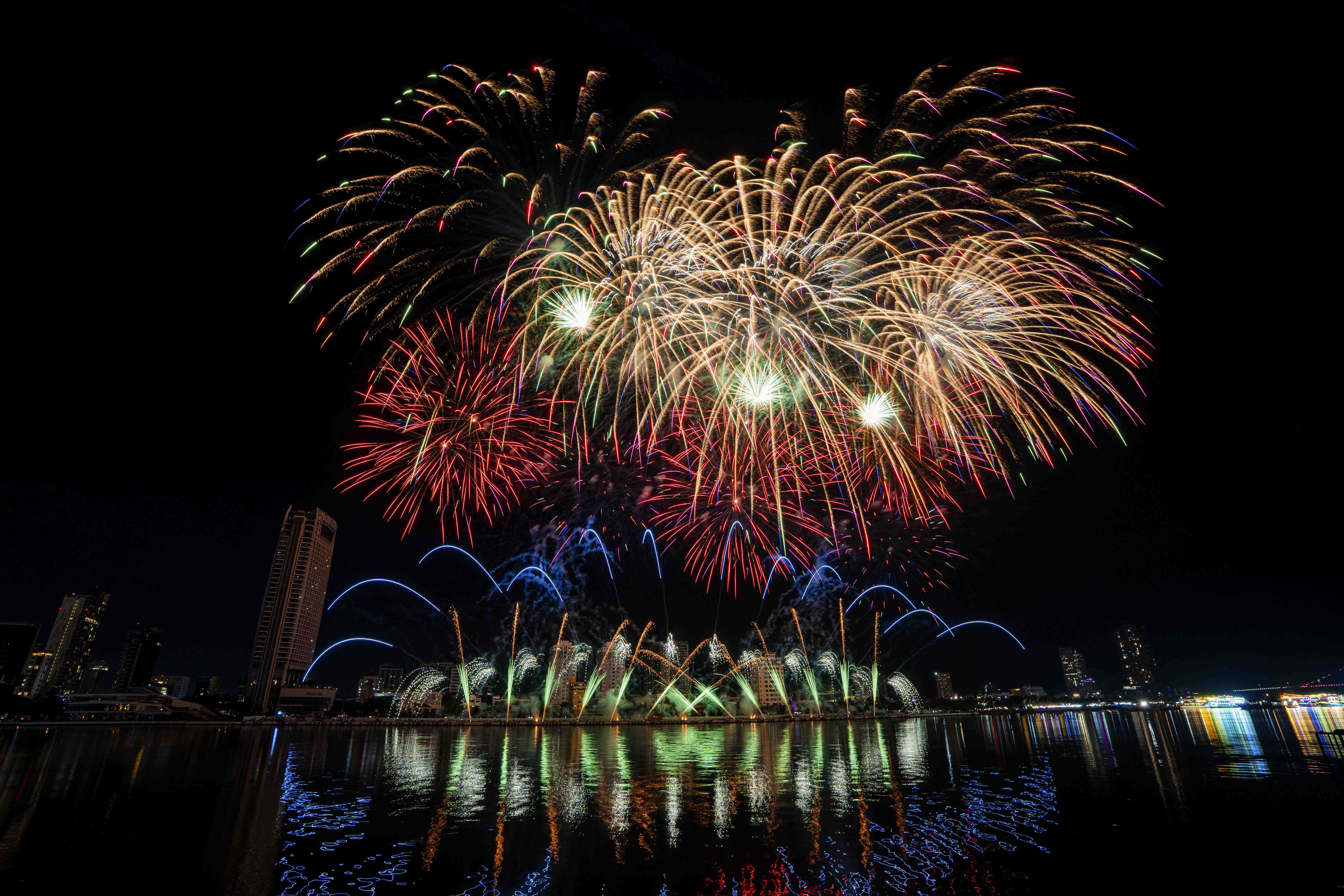 Đà Nẵng bùng nổ đêm pháo hoa chung kết DIFF 2025 - ảnh 14