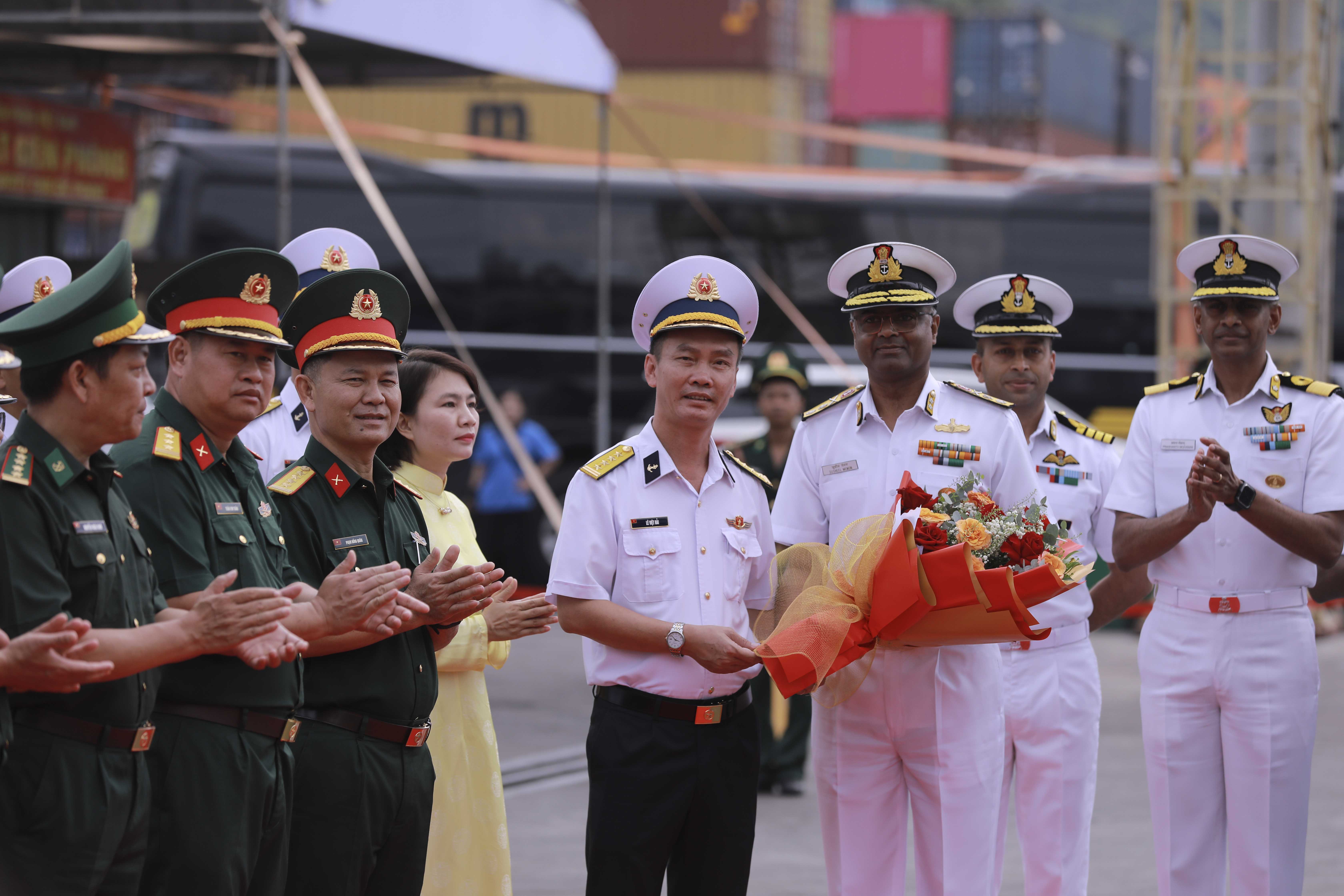 Tàu Hải quân Ấn Độ thăm xã giao thành phố Đà Nẵng - ảnh 3