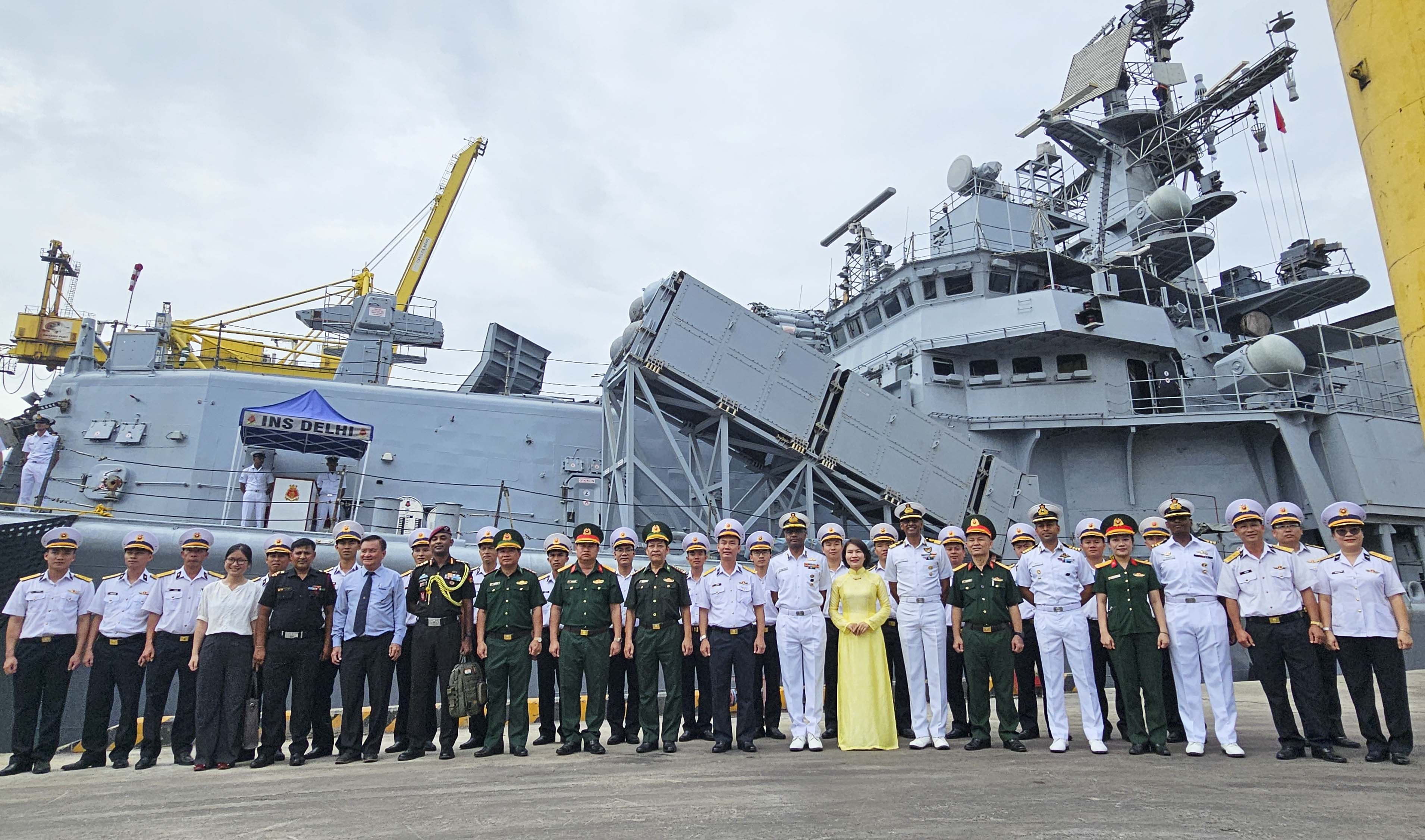 Tàu Hải quân Ấn Độ thăm xã giao thành phố Đà Nẵng