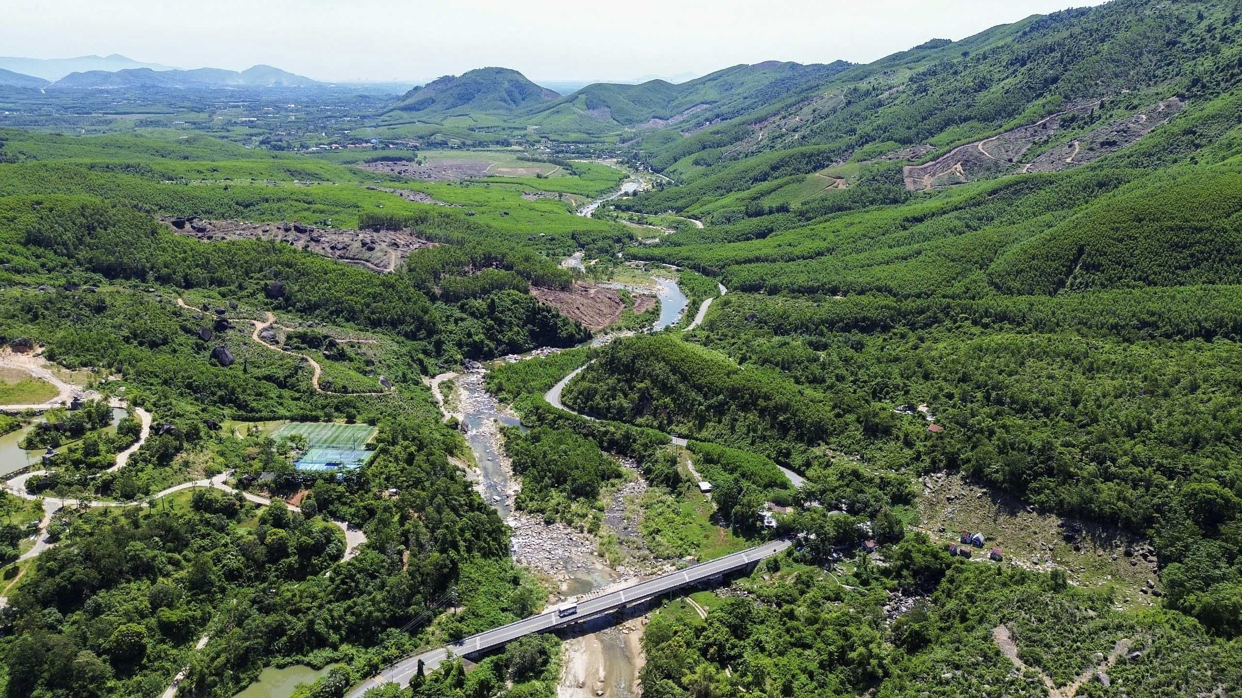 Toàn cảnh vị trí quy hoạch khu du lịch sinh thái dọc Quốc lộ 14G