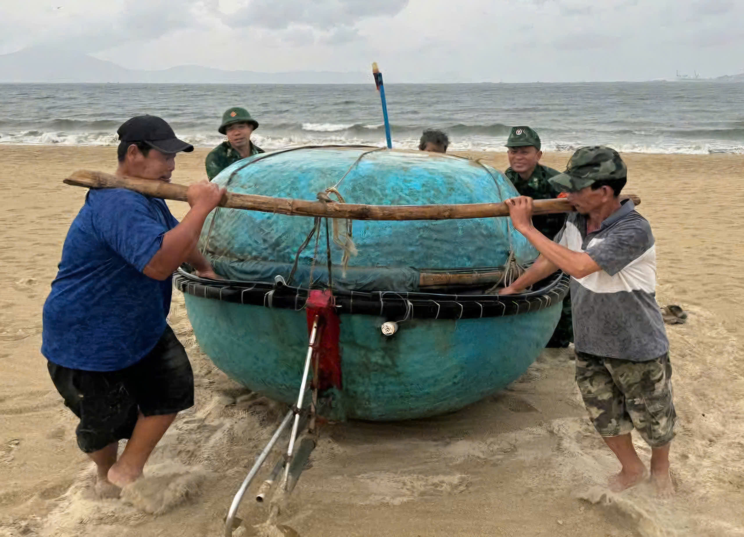 Hối hả ứng phó bão số 5
