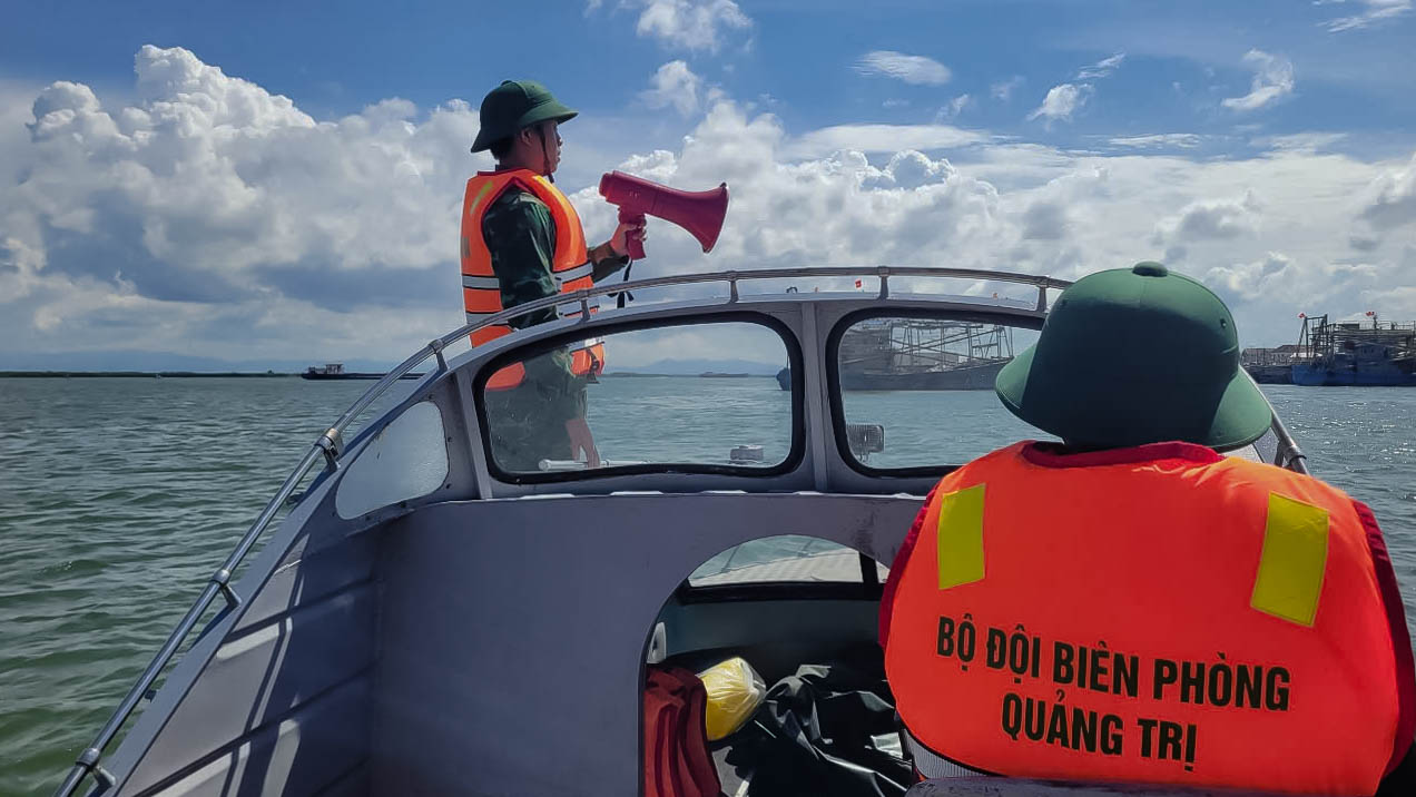 Biên phòng Quảng Trị căng mình giúp dân ứng phó bão số 5 - ảnh 2