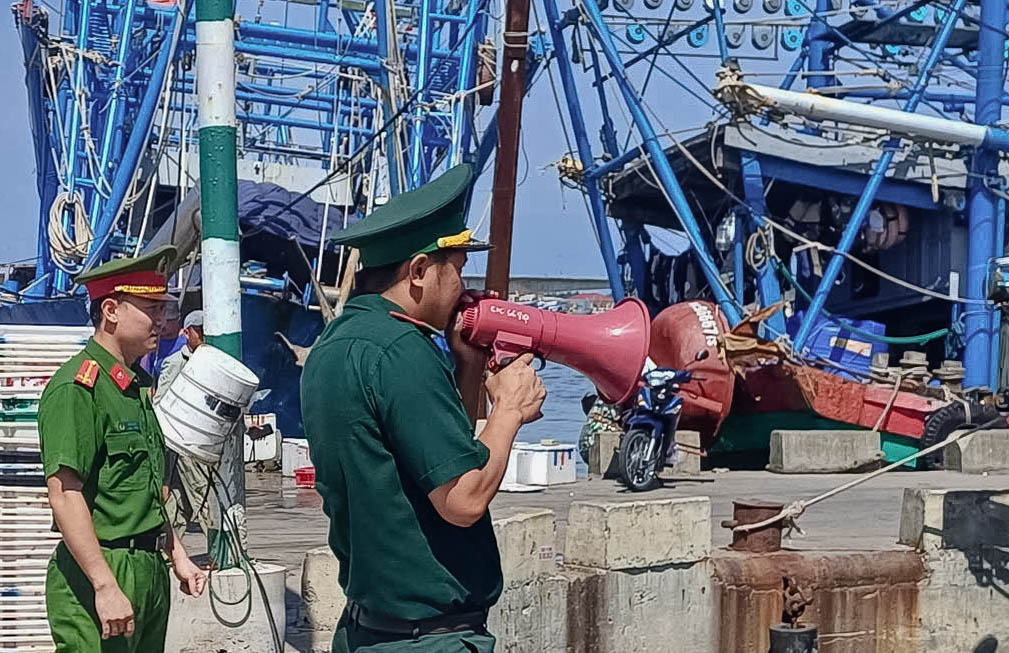 Biên phòng Quảng Trị căng mình giúp dân ứng phó bão số 5 - ảnh 3