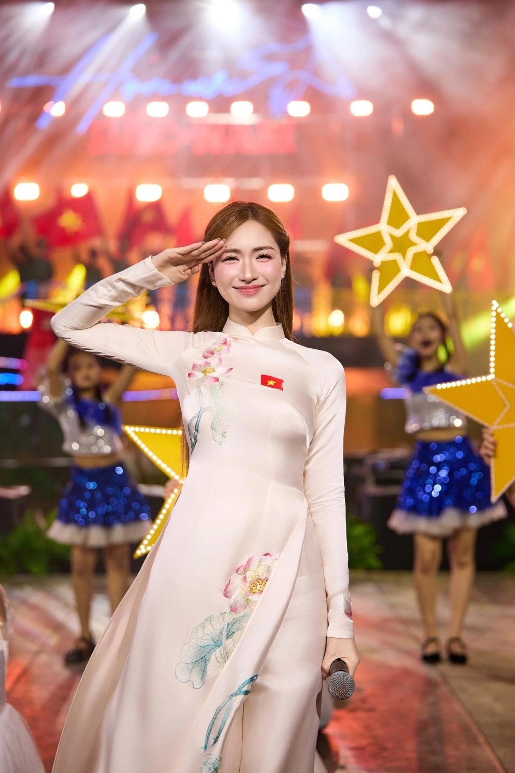 אמנים מתפרצים ברגשות כשהם שוקעים בצילום 13 של יום העצמאות A80