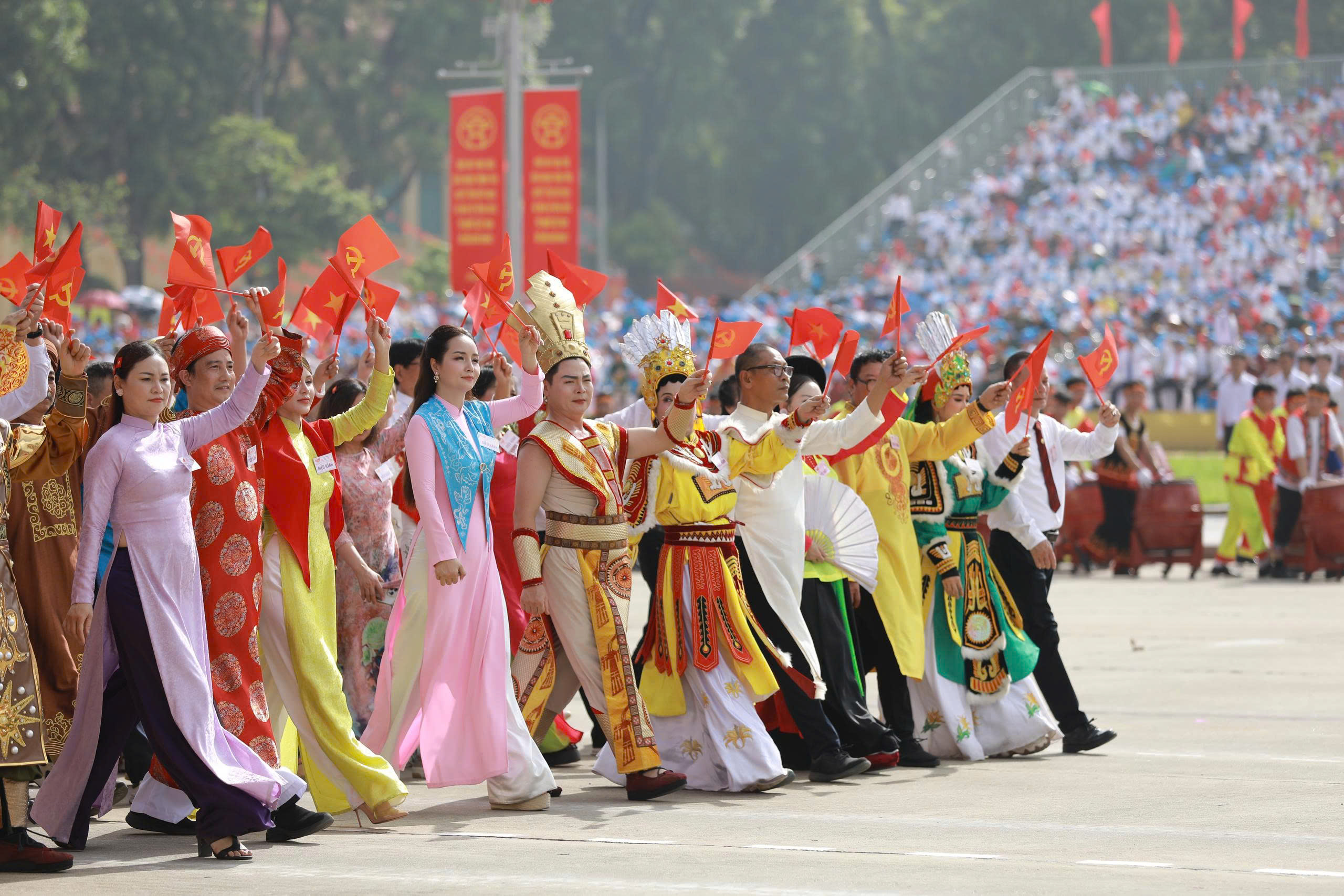 אמנים מתפרצים ברגשות כשהם שוקעים בצילום 3 של יום העצמאות A80