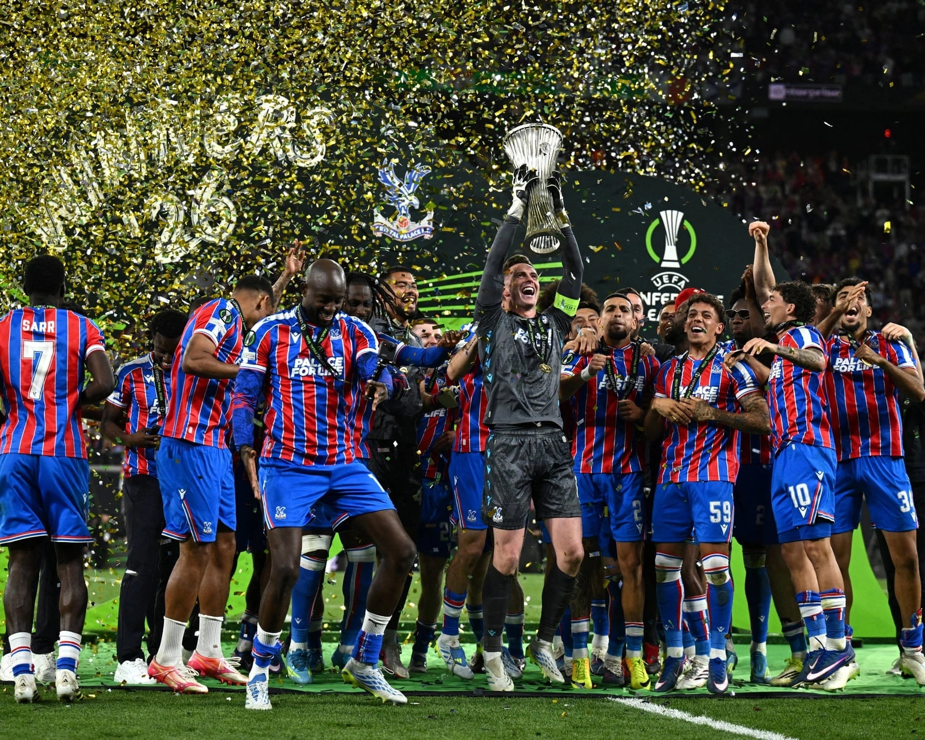 Crystal Palace: Từ bờ vực phá sản đến ngai vàng Conference League