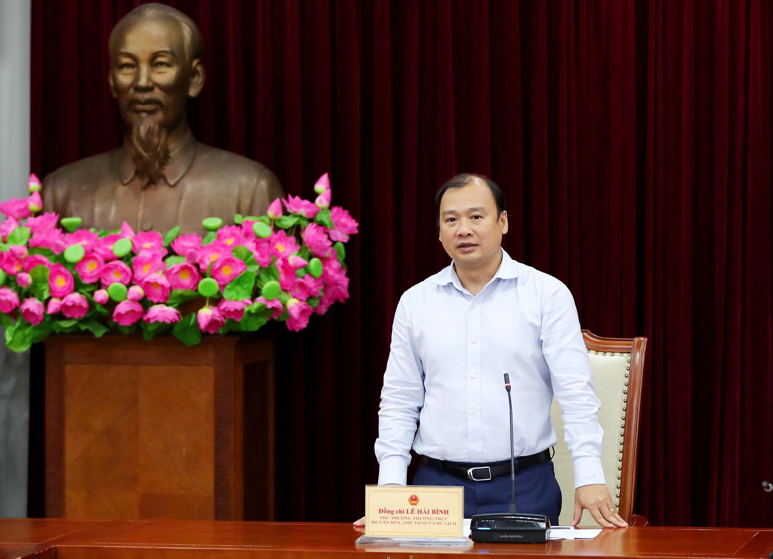 文化スポーツ観光省は、新時代のベトナム文化の構築と発展に関するプロジェクトと政治局決議案を策定中 - 写真1