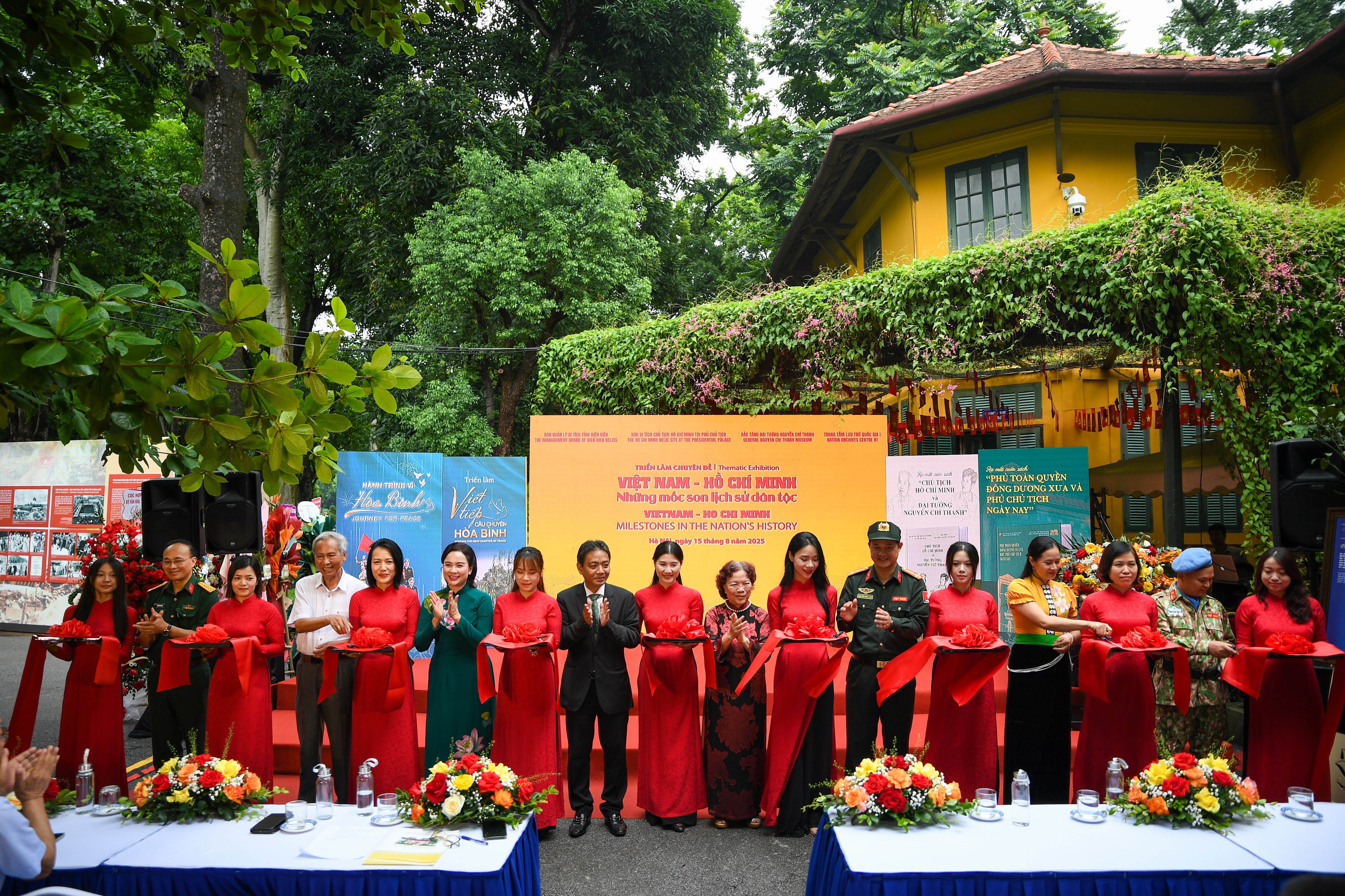 Ağustos Devrimi'nin 80. yıl dönümü ve 2 Eylül Ulusal Bayramı'nı kutlamak için düzenlenen bir dizi etkinliğin açılış töreni - fotoğraf 2
