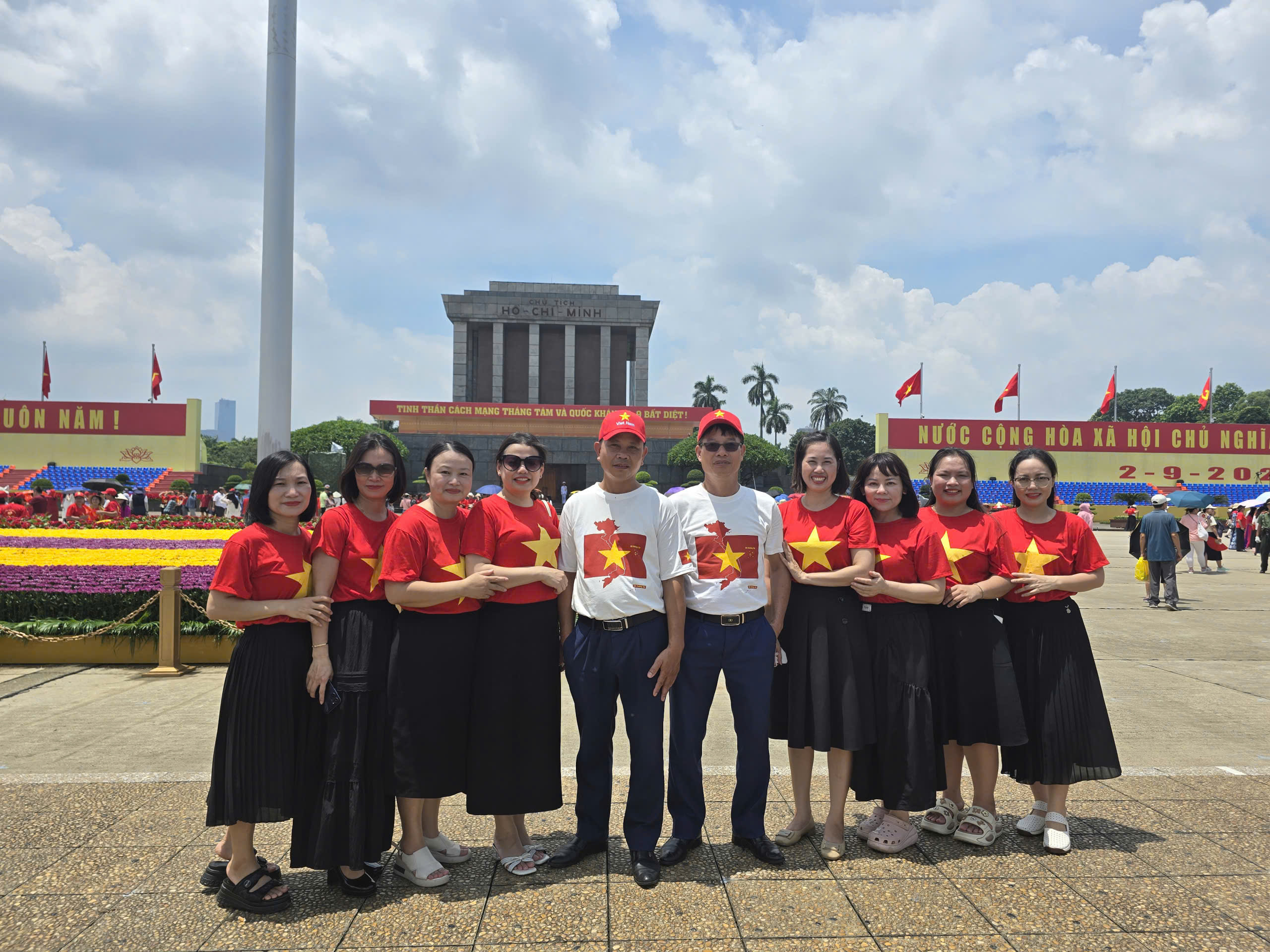 Ba Dinh-plassen er høytidelig og yrende av spenning før paradeøvelsen - bilde 1