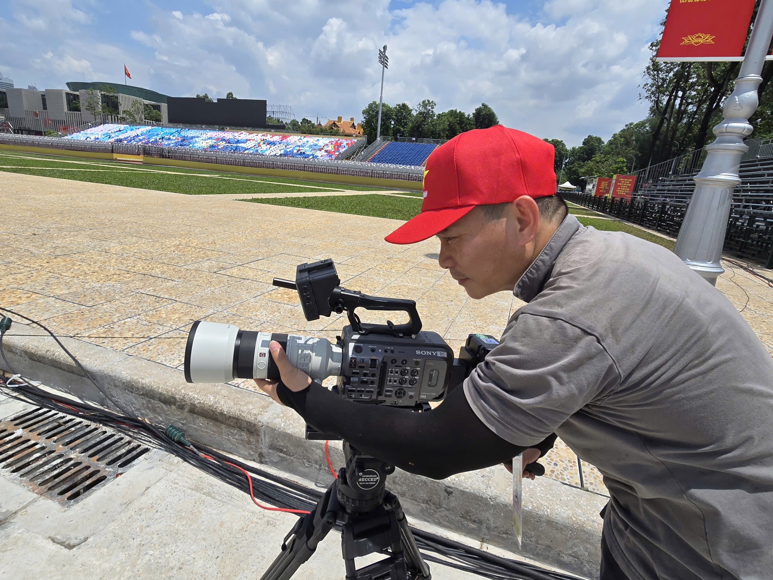 Ba Dinh-plassen er høytidelig og yrende av spenning før paradeøvelsen - bilde 7