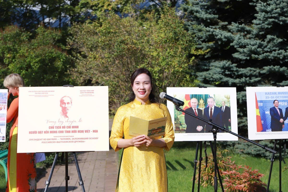 रूसी संघ में राष्ट्रपति हो ची मिन्ह की गतिविधियों के अभिलेखीय दस्तावेज़ और चित्र प्रदर्शित - फोटो 1