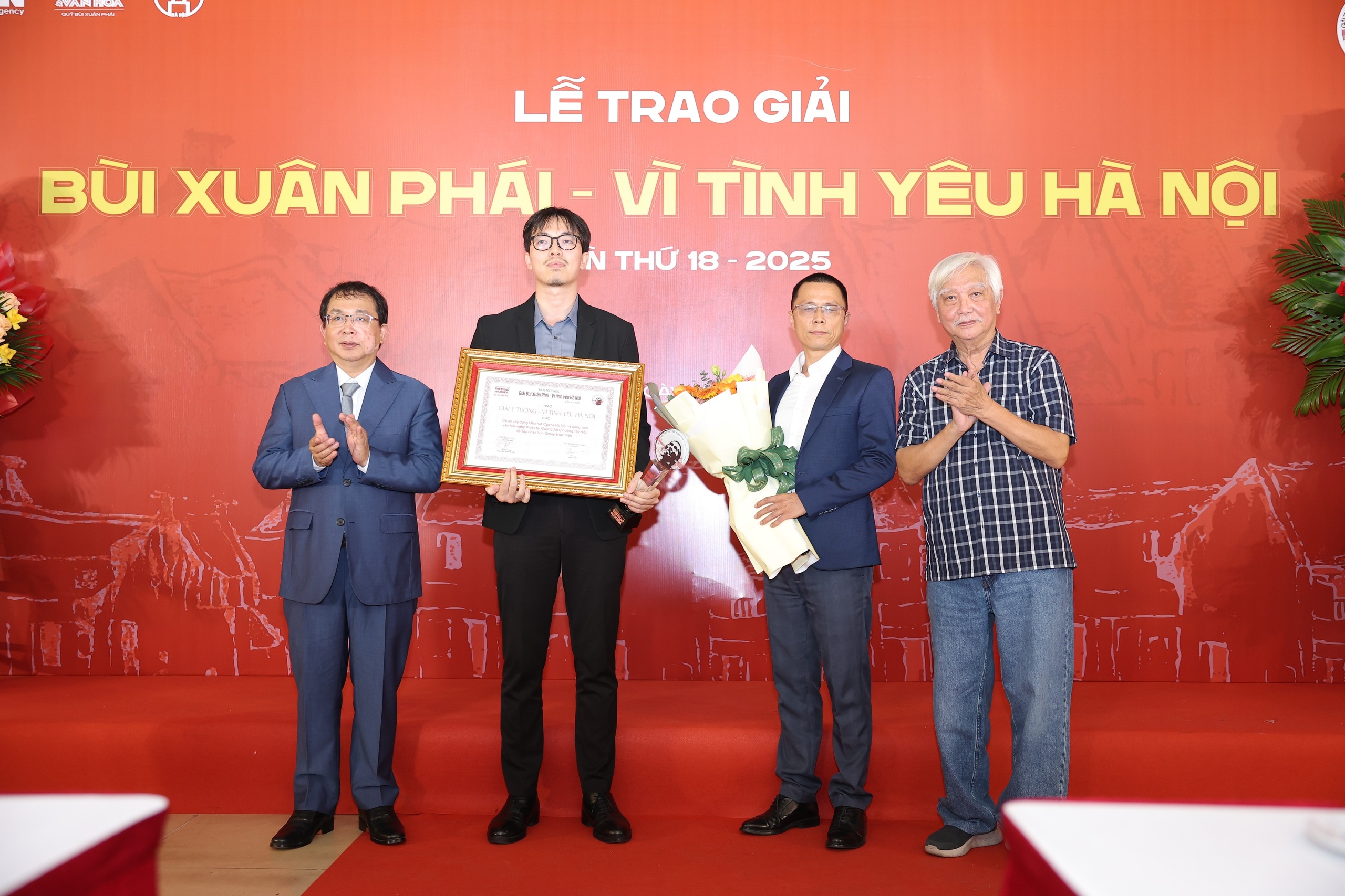 តន្ត្រីករ Tran Tien ទទួលបាន “ពានរង្វាន់ Bui Xuan Phai - សម្រាប់សេចក្តីស្រឡាញ់ទីក្រុងហាណូយ” - រូបថតទី ៥