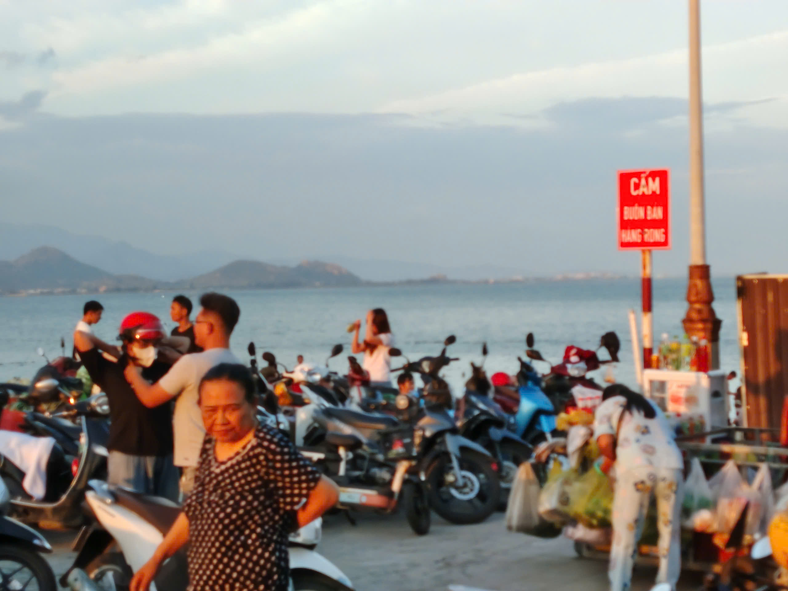 Khánh Hòa: Bãi biển giáp ranh Ninh Chử - Đông Hải bị ô nhiễm bởi tiếng ồn và rác thải - ảnh 2