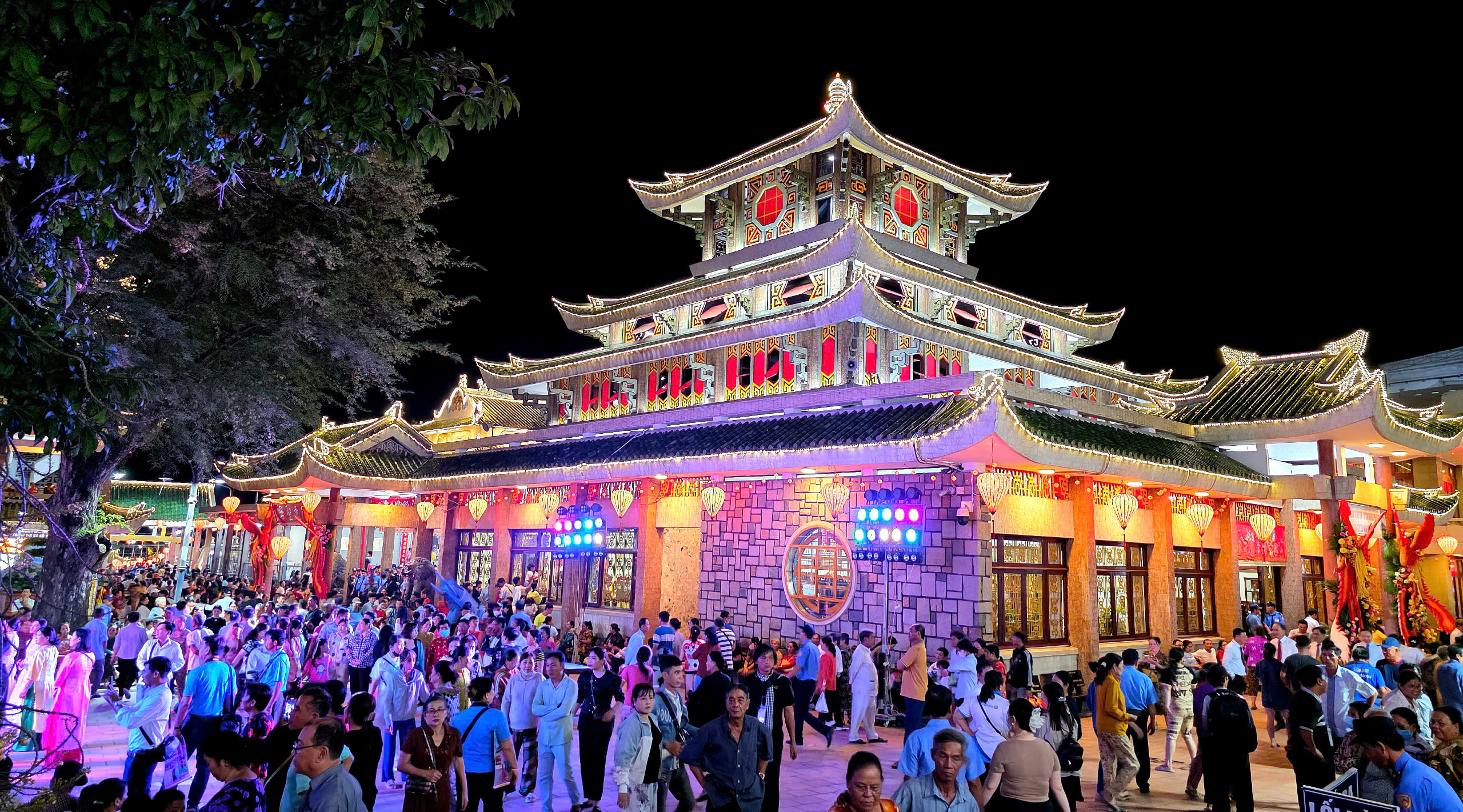 Unik ceremoni för att bära statyn av Lady of the Land på Sam Mountain - foto 15