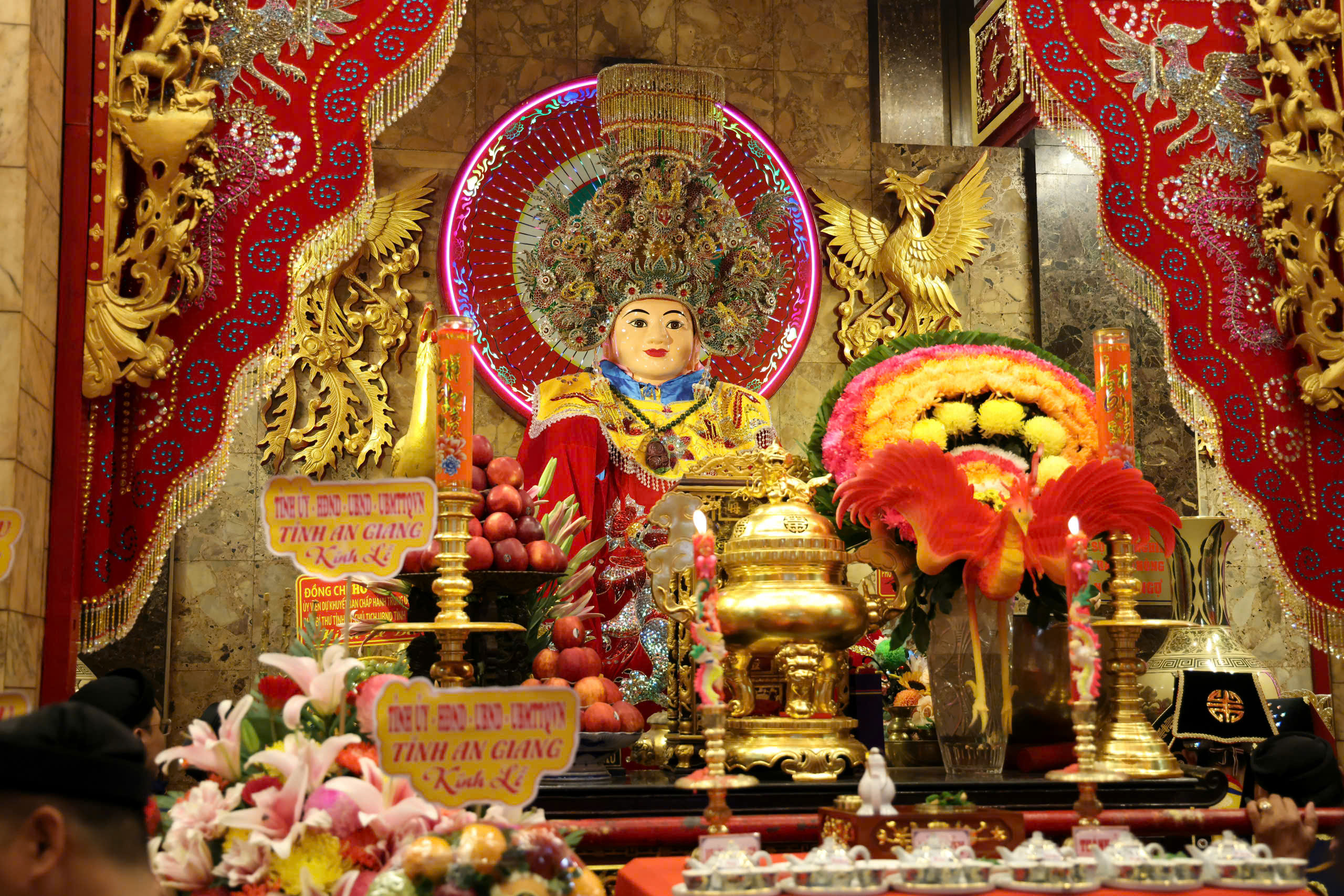 Unik ceremoni för att bära statyn av Lady of the Land på Sam Mountain - foto 2