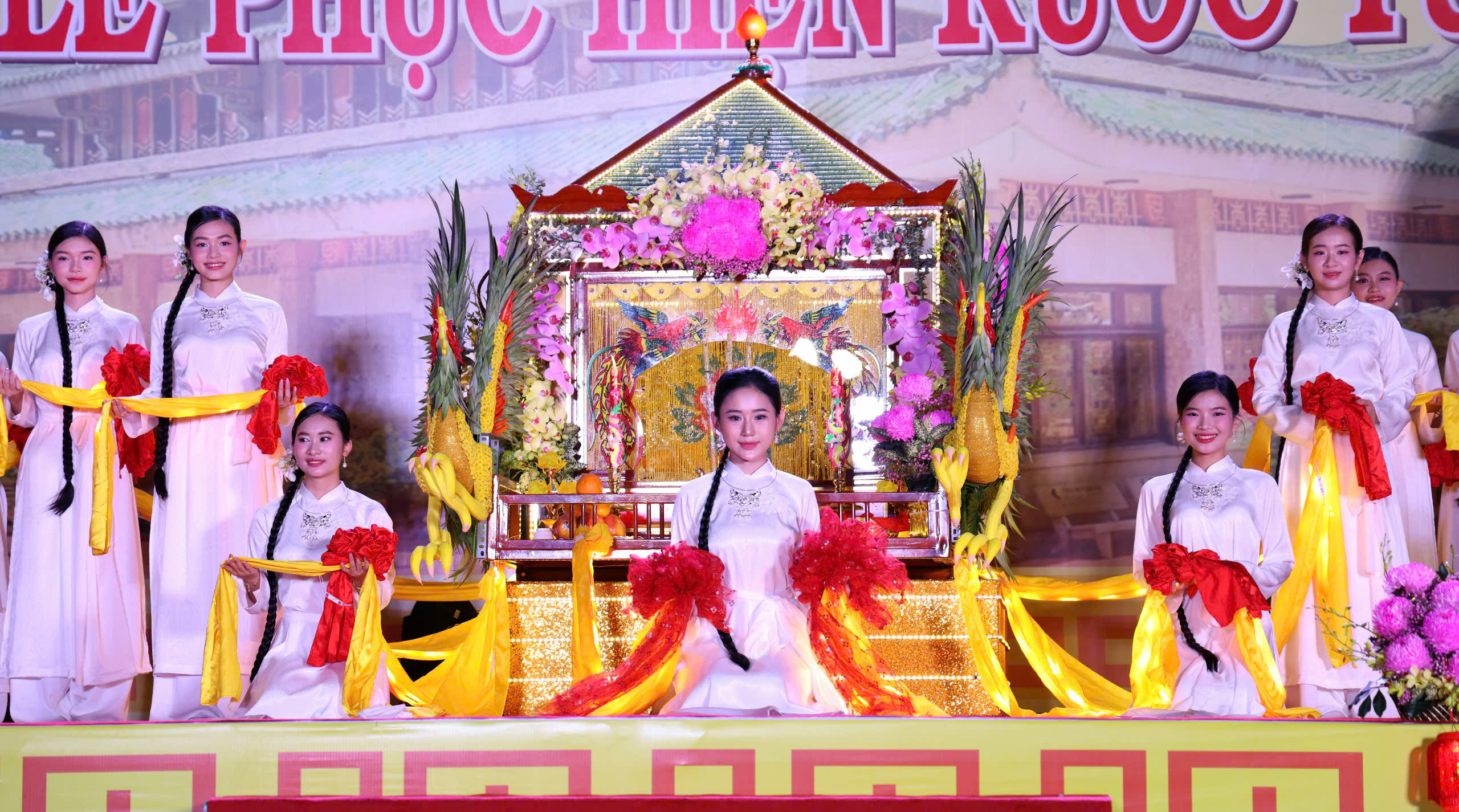Unik ceremoni för att bära statyn av Lady of the Land på Sam Mountain - foto 12