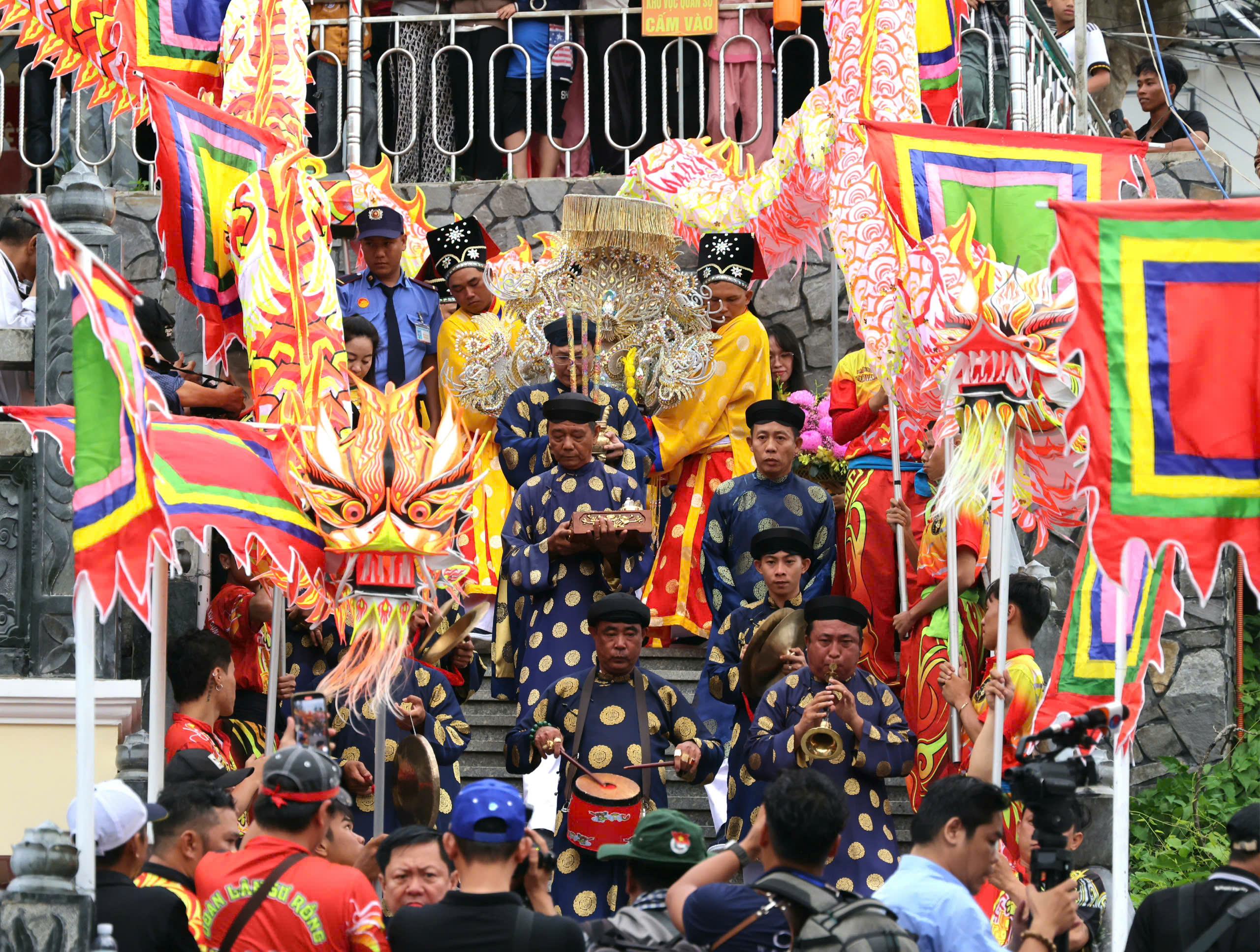 Unik ceremoni för att bära statyn av Lady of the Land på Sam Mountain - foto 5