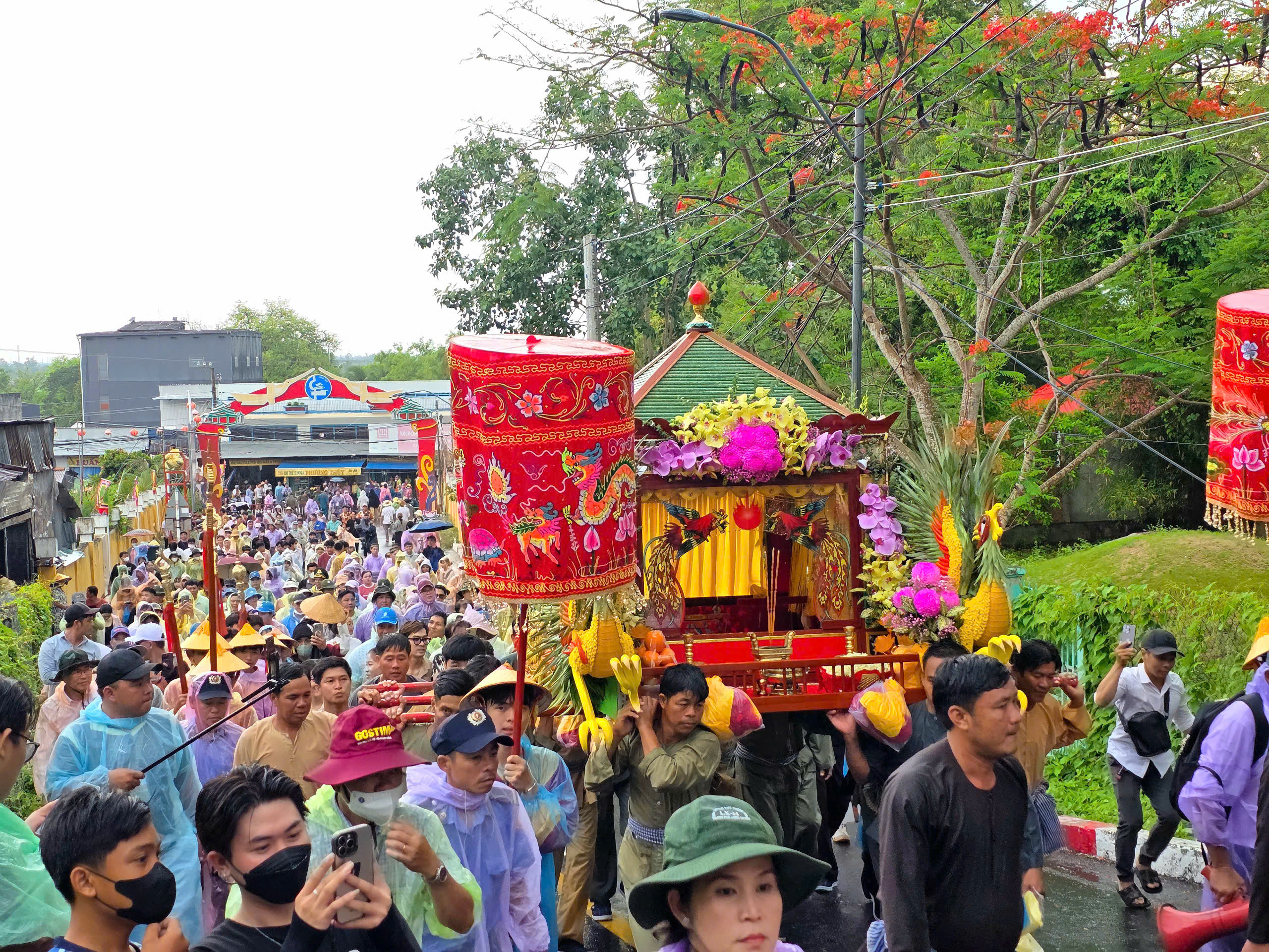 Unik ceremoni för att bära statyn av Lady of the Land på Sam Mountain - foto 4
