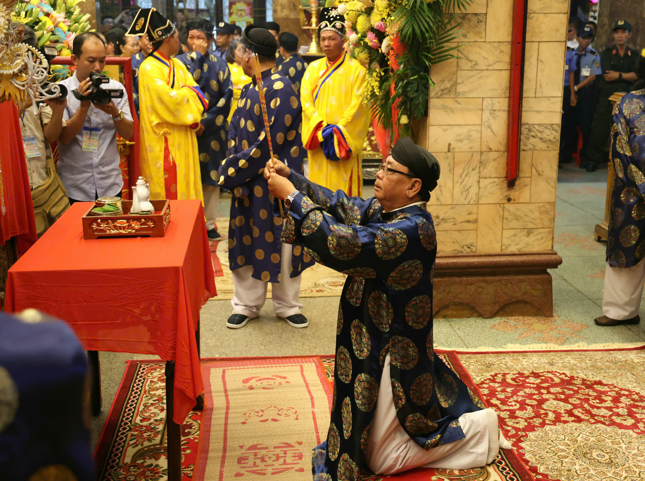 Högtidligt hölls badceremonin för Ba Chua Xu från Samberget - foto 4