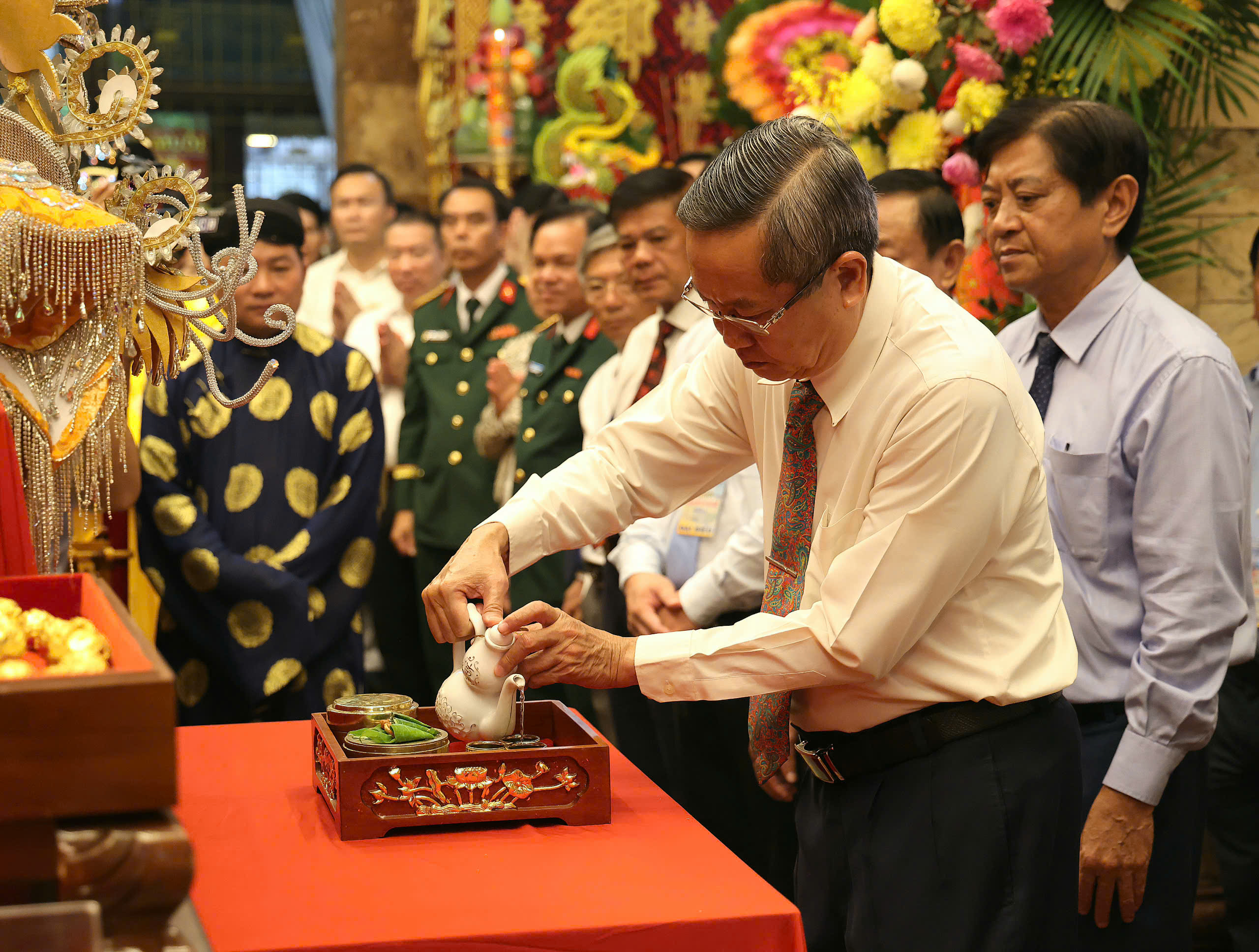 Högtidligt hölls badceremonin för Ba Chua Xu från Samberget - foto 3